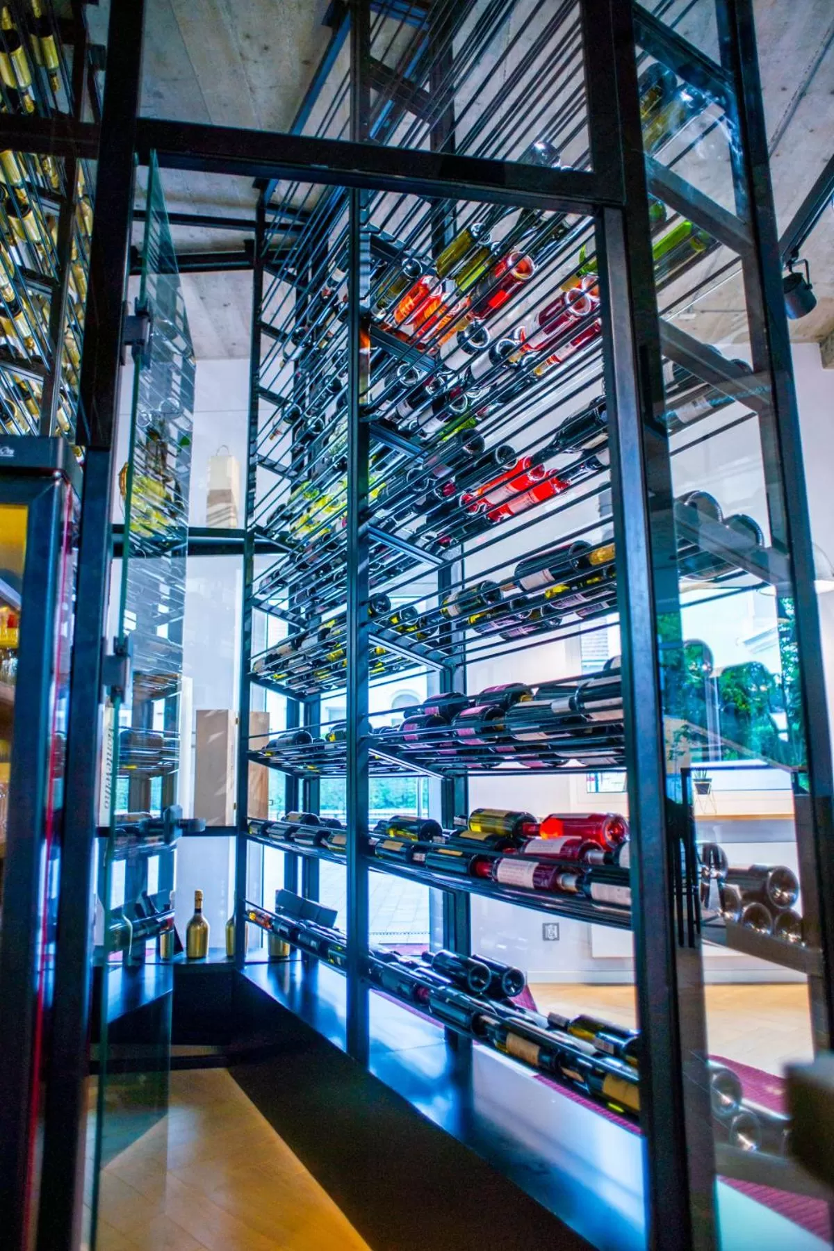 Restaurant/places to eat in Salon Win Wine Bar & Apartments