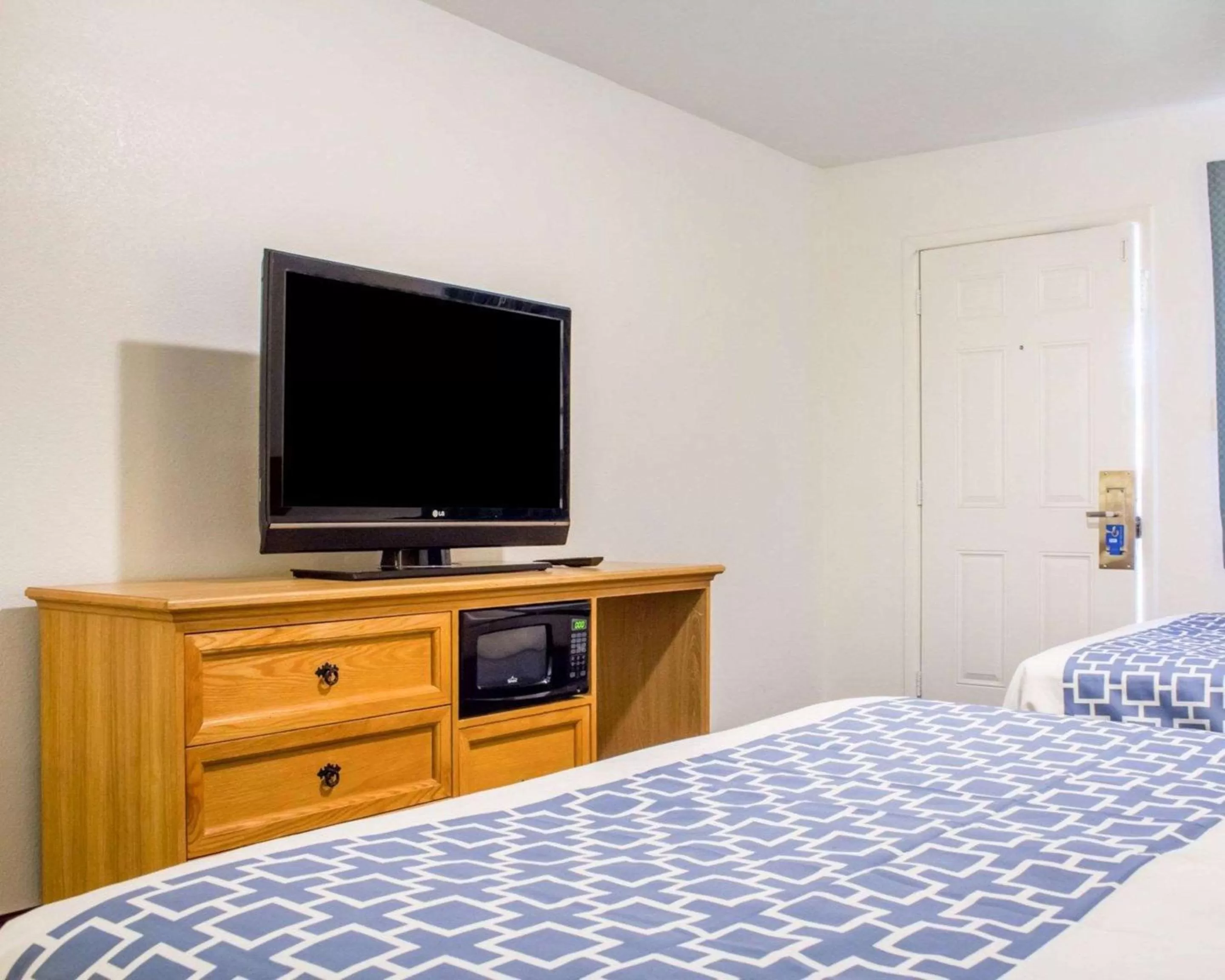 Photo of the whole room, Bed in Rodeway Inn Old Town Scottsdale