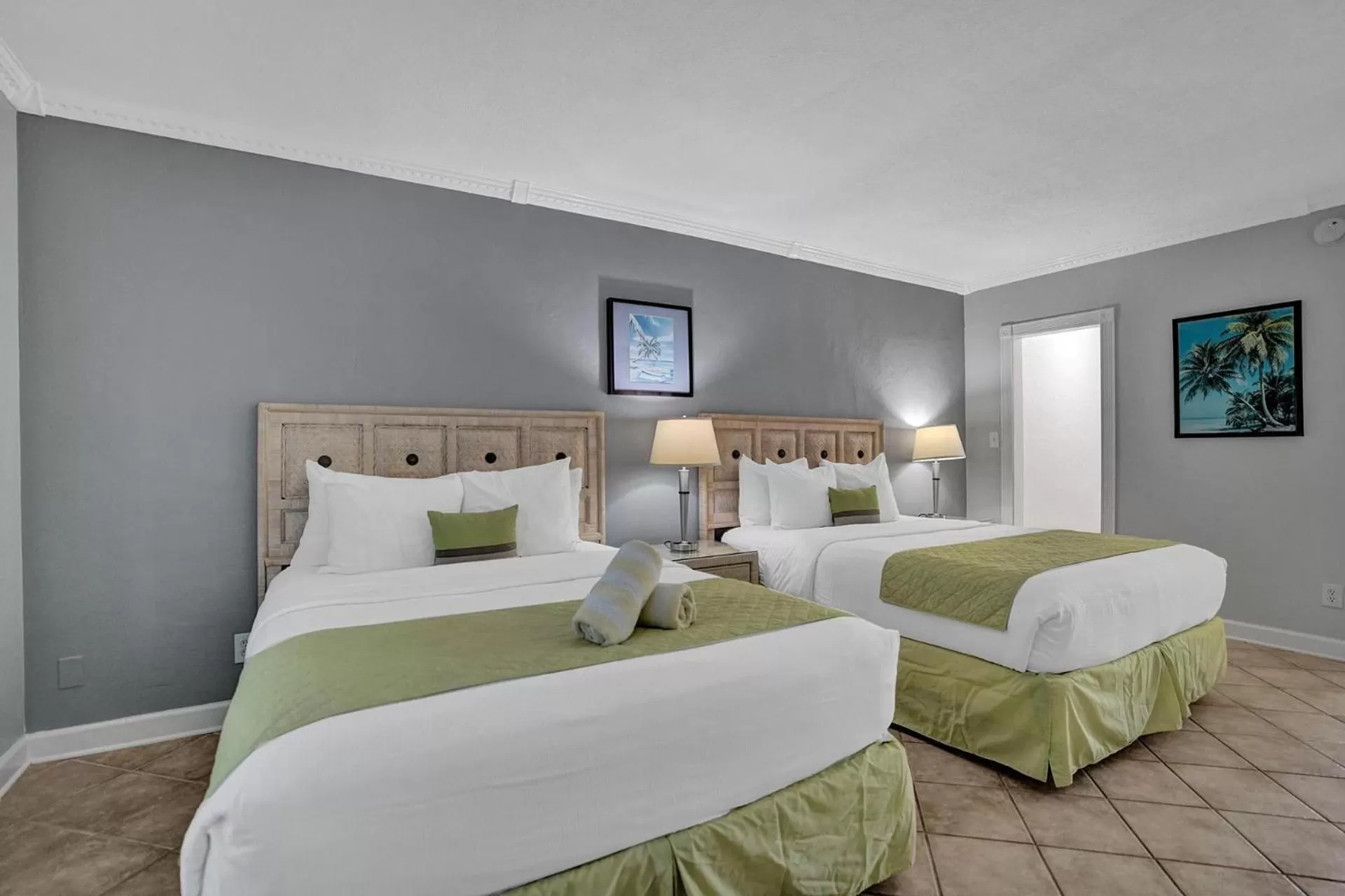 Bed in The Worthington Resorts - Clothing Optional - Men Only - Solo hombres