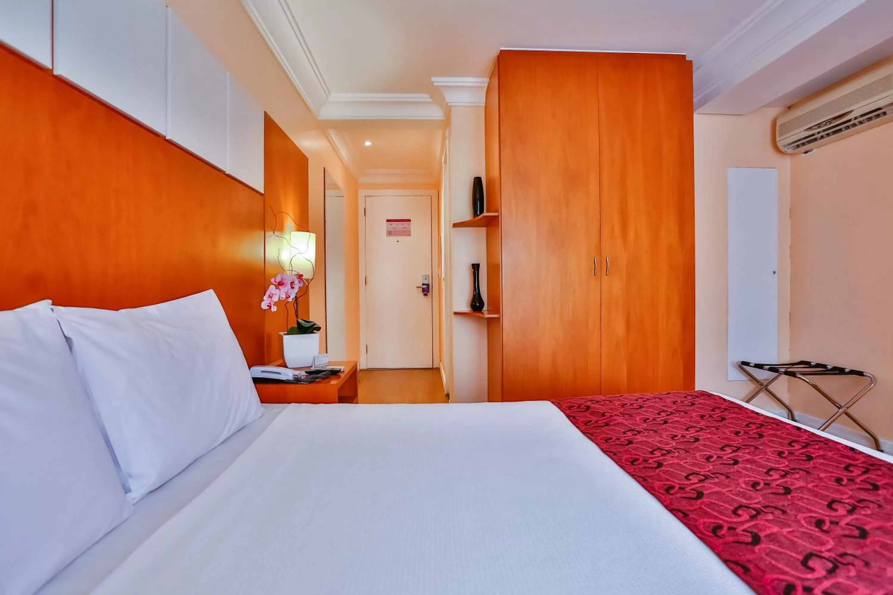 Photo of the whole room, Bed in Dubai Macaé by Atlântica