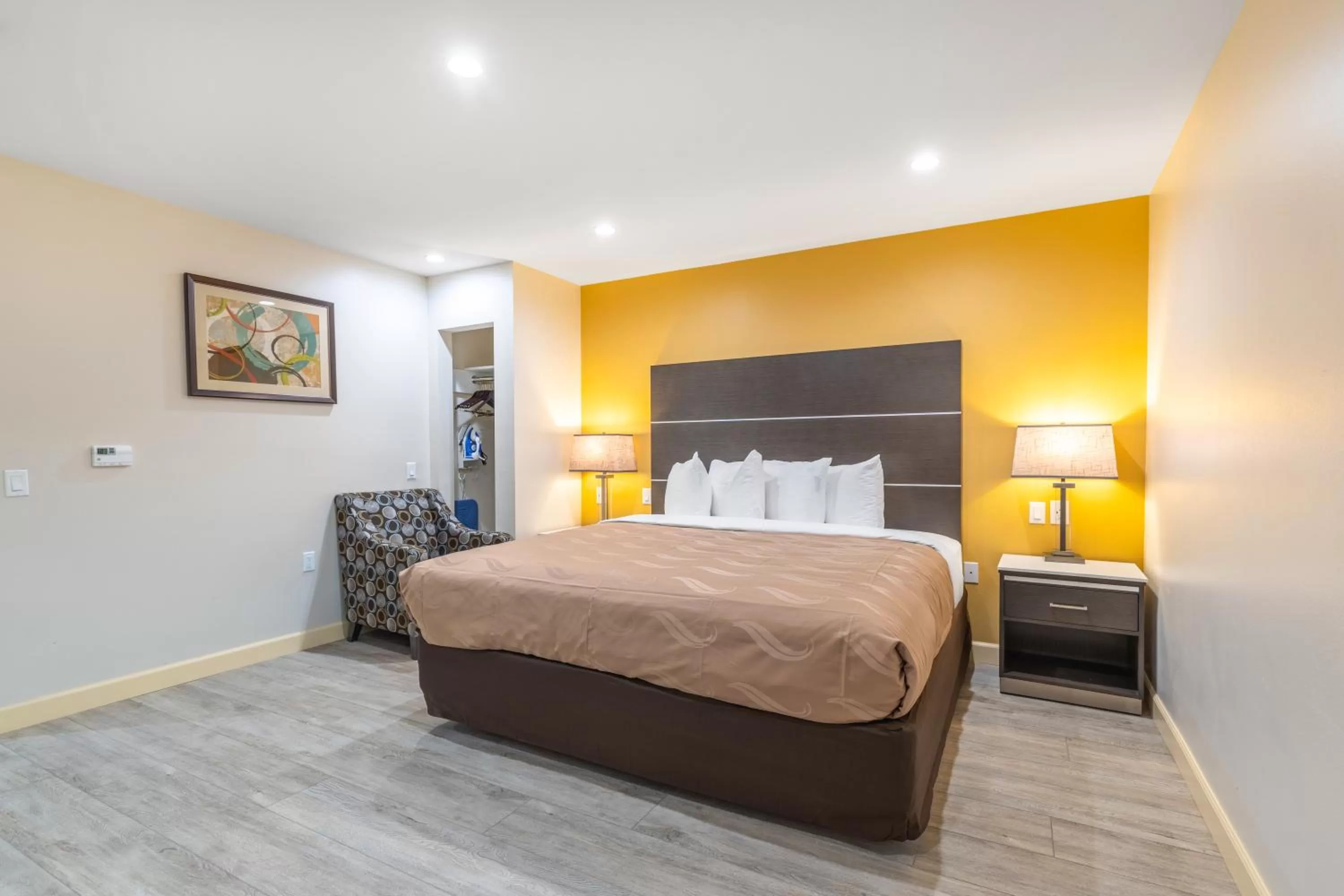 Bed in Quality Inn Banning I-10