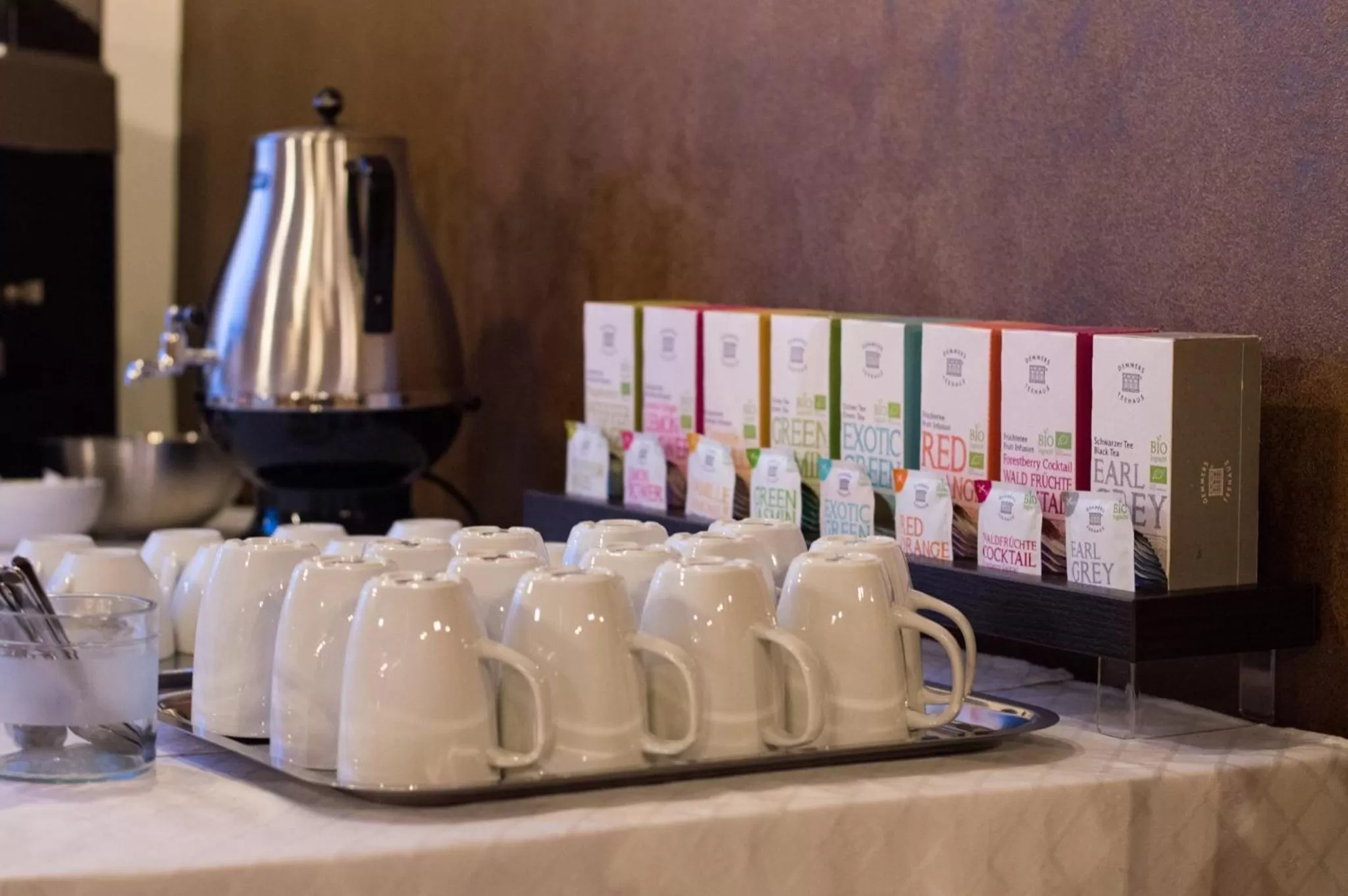 Coffee/tea facilities in Fidelitas Hotel
