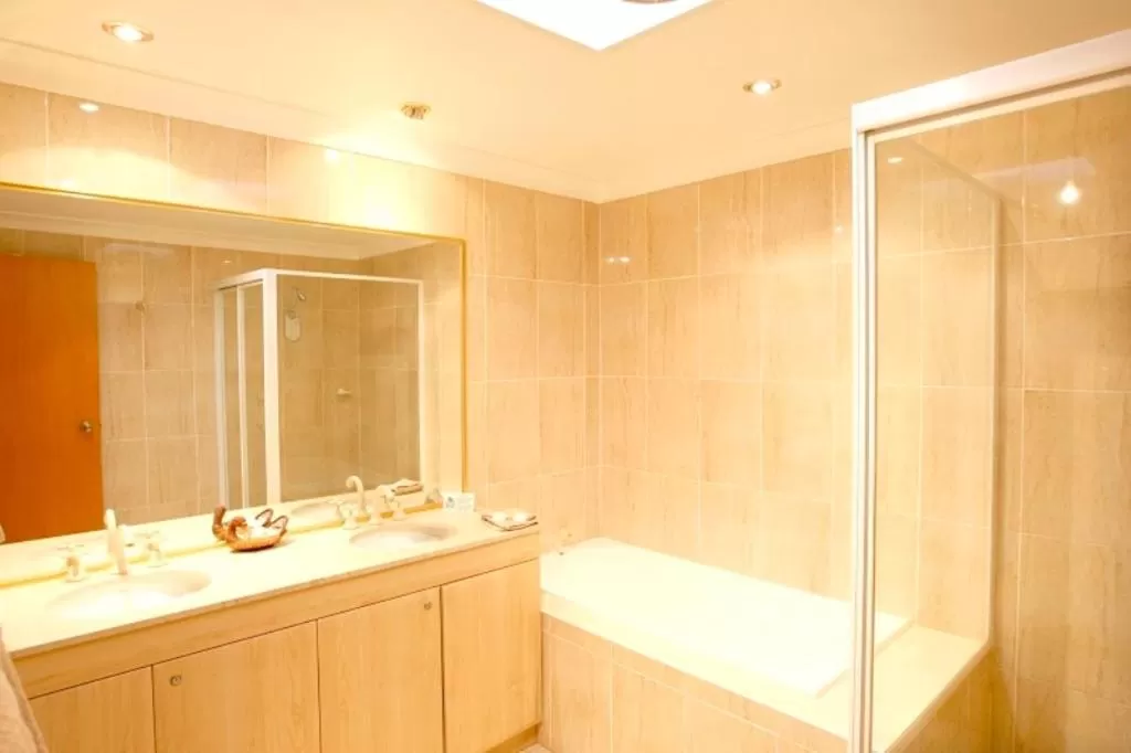 Bathroom in The Hermitage Motel - Campbelltown