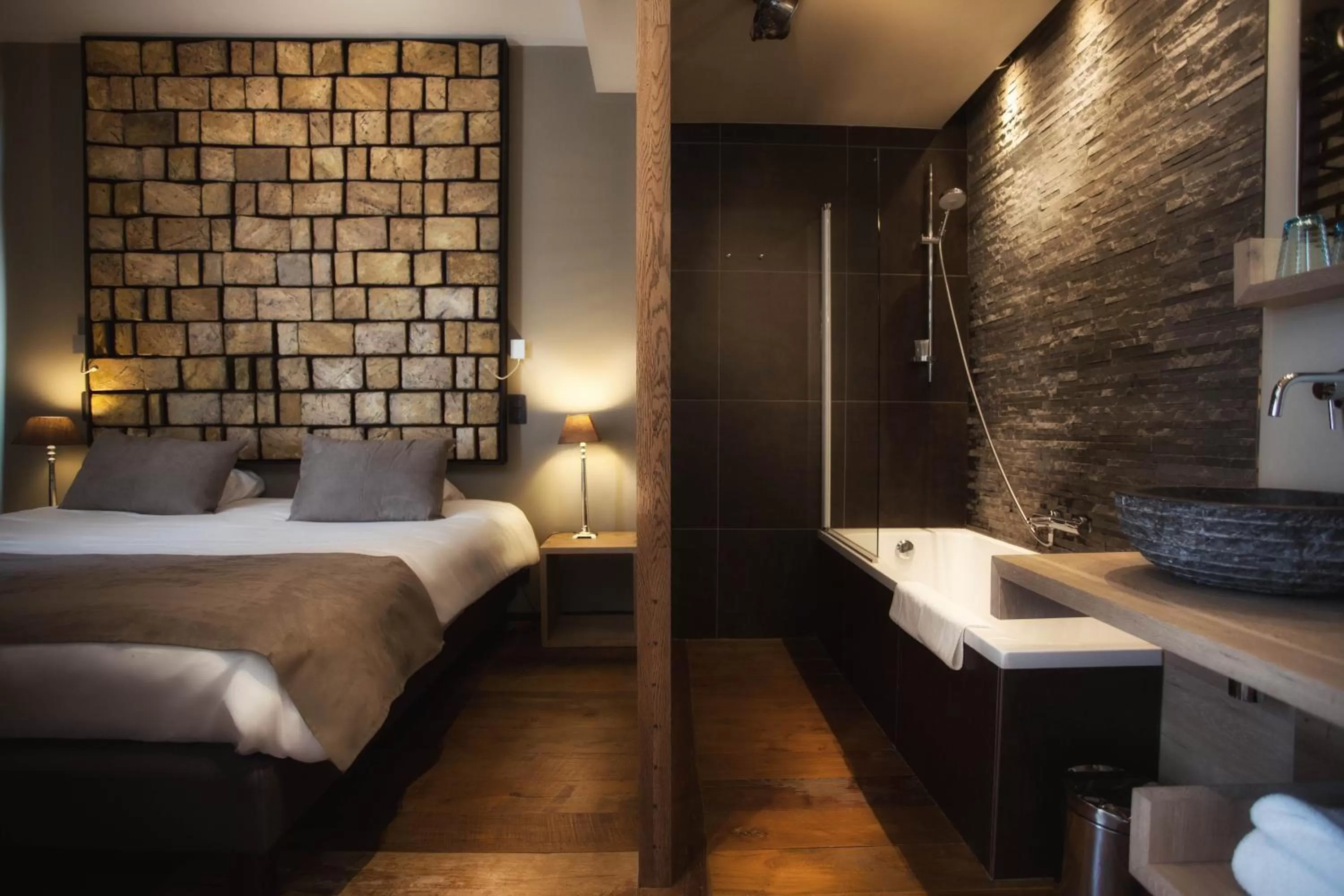 Bathroom, Bed in Boutique Hotel Saint-Géry
