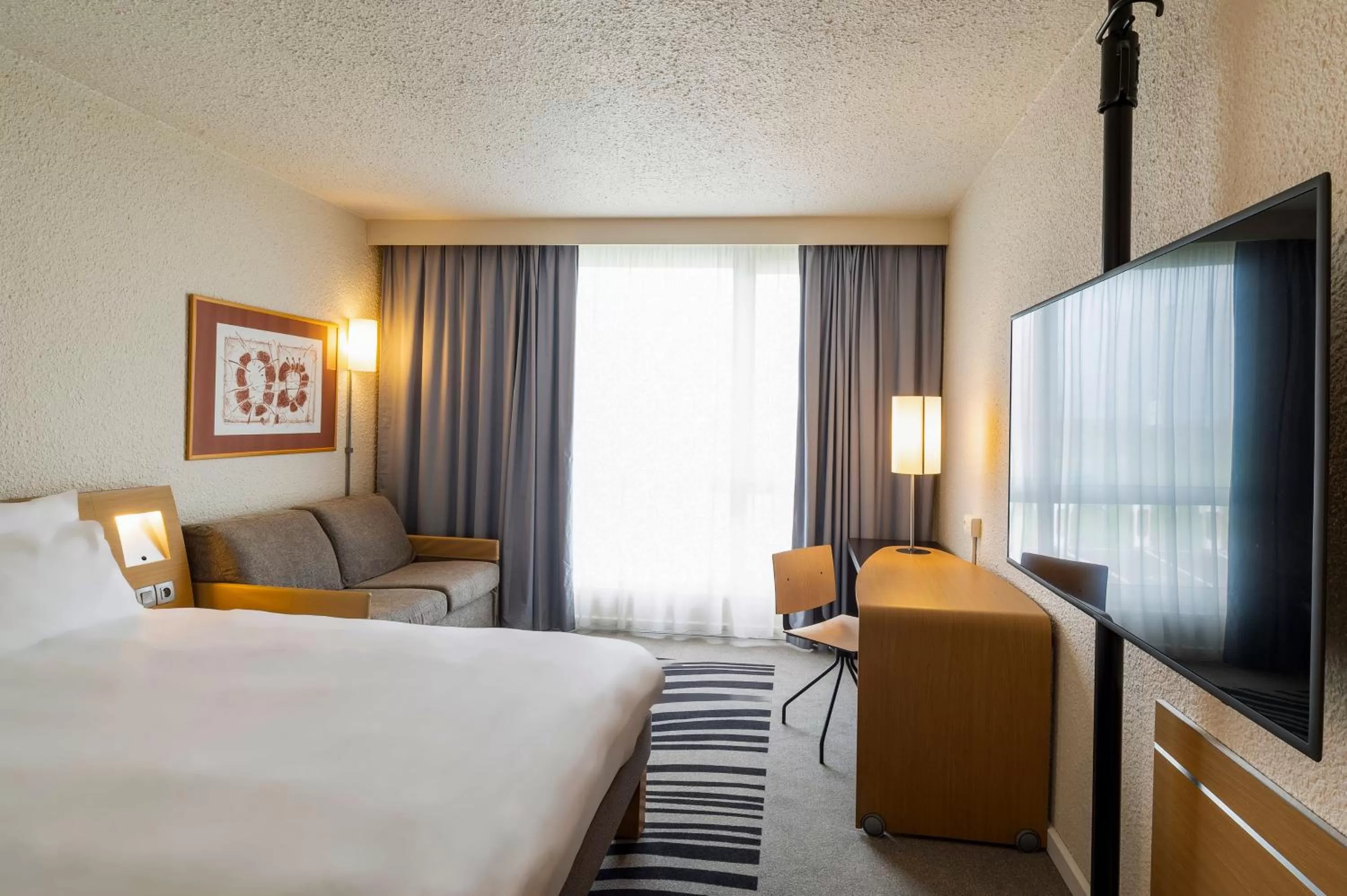 Bedroom, Bed in Hôtel Novotel Valenciennes