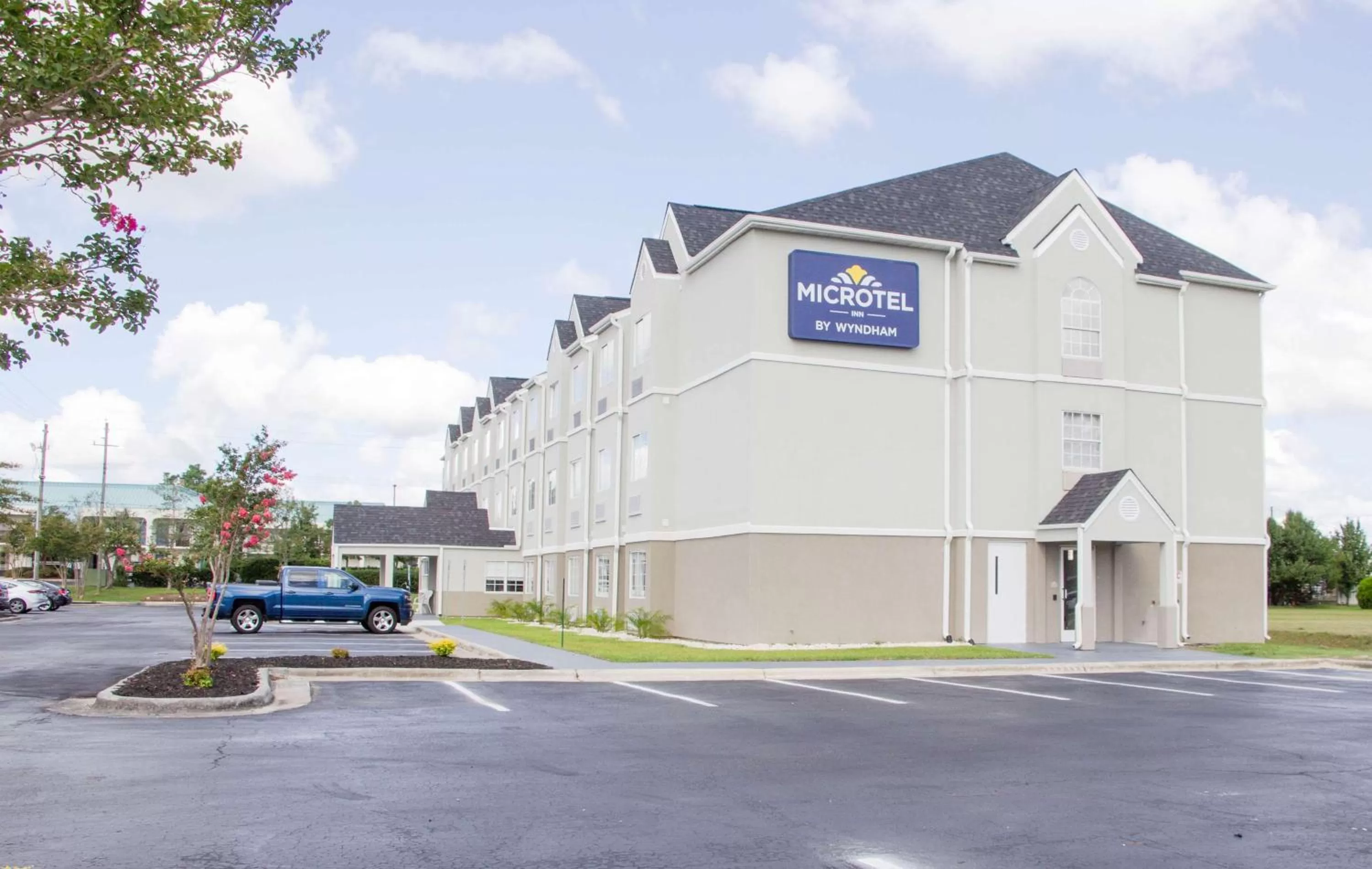 Property building in Microtel Inn & Suites by Wyndham Camp Lejeune/Jacksonville