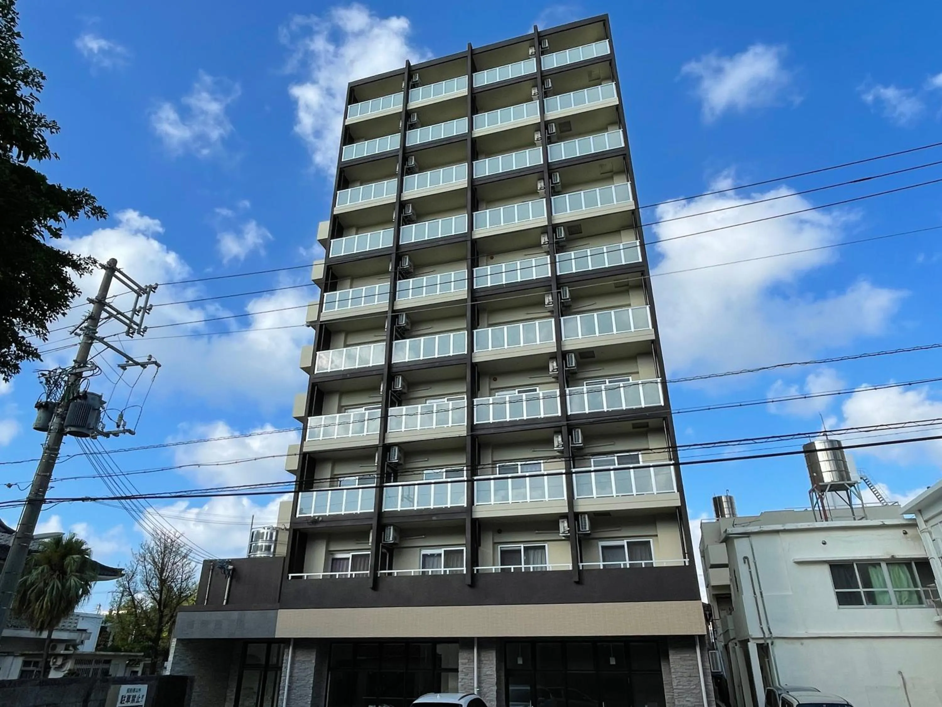 Property building in New Normal Hotel in NAMINOUE ニューノーマルホテルイン波の上