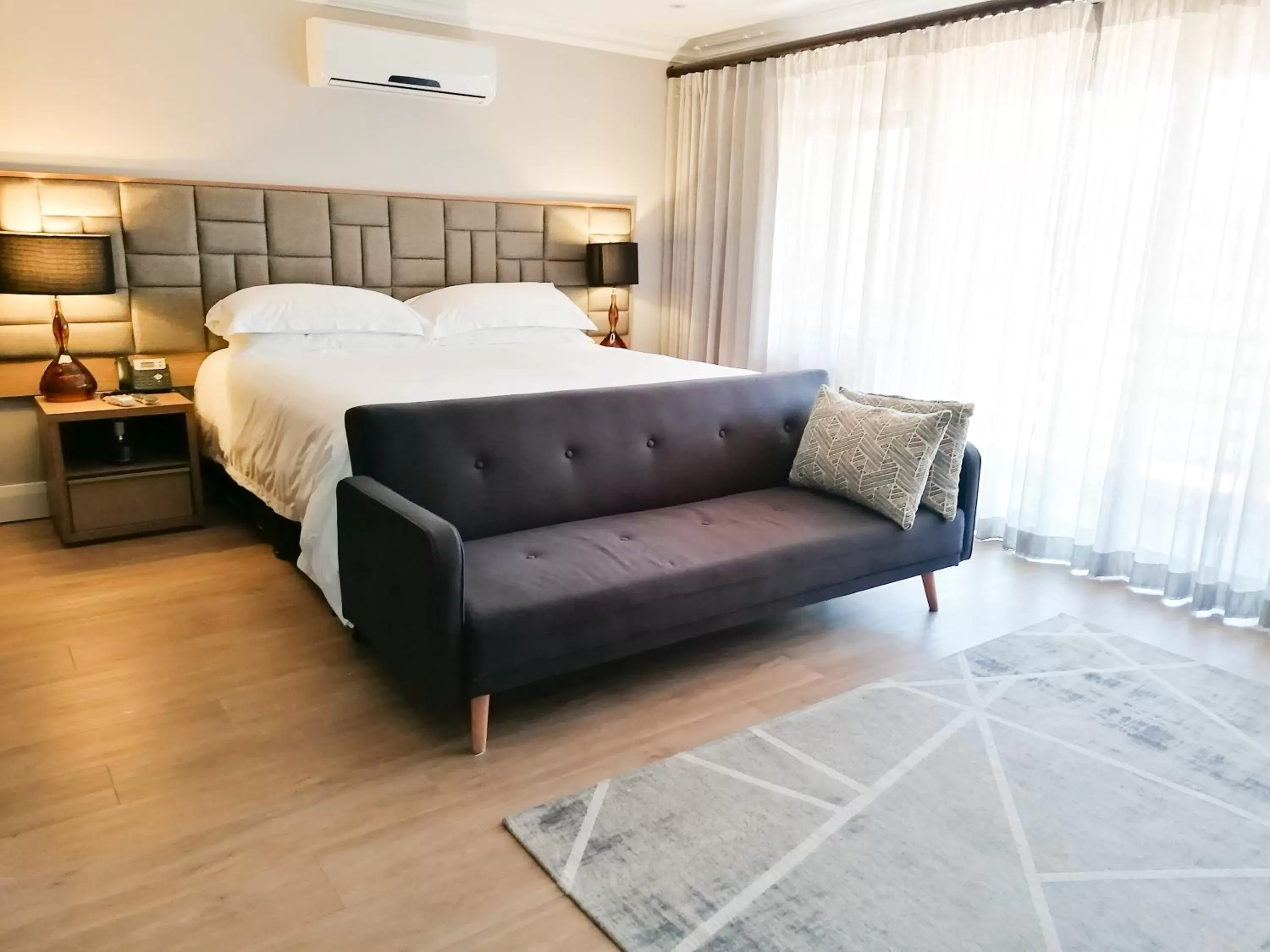 Photo of the whole room in Endless Horizons Boutique Hotel