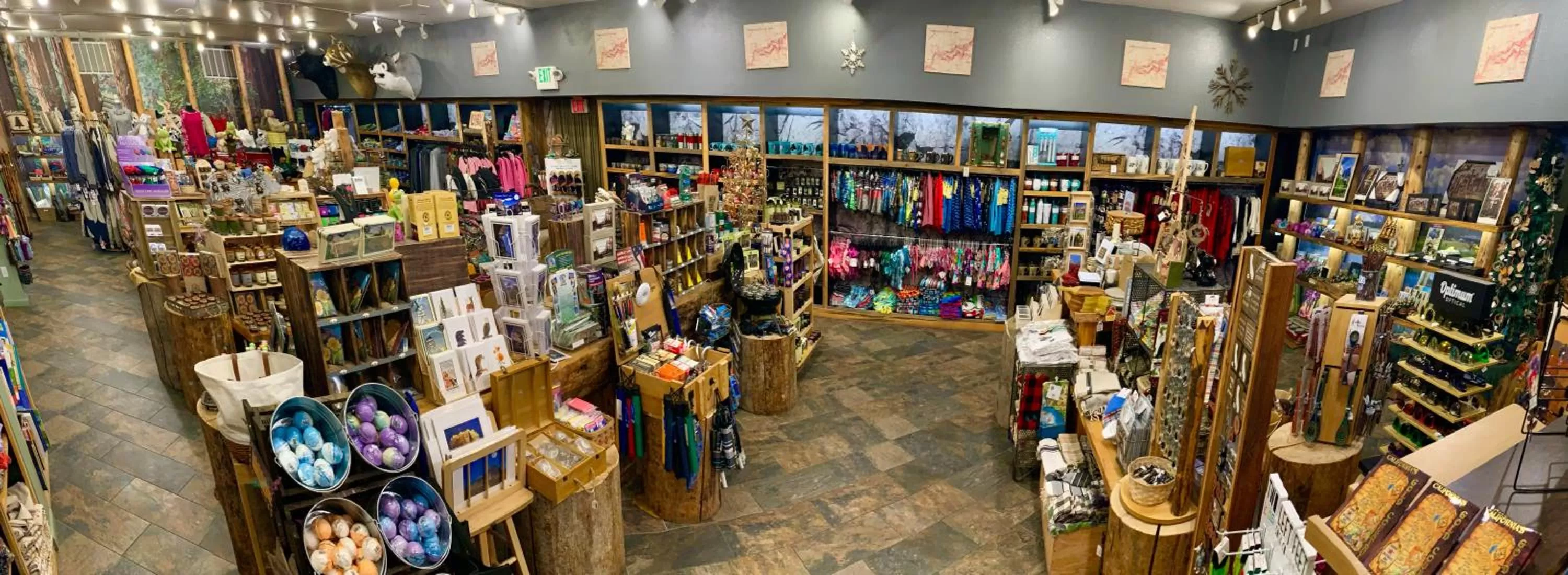On-site shops in Yosemite View Lodge