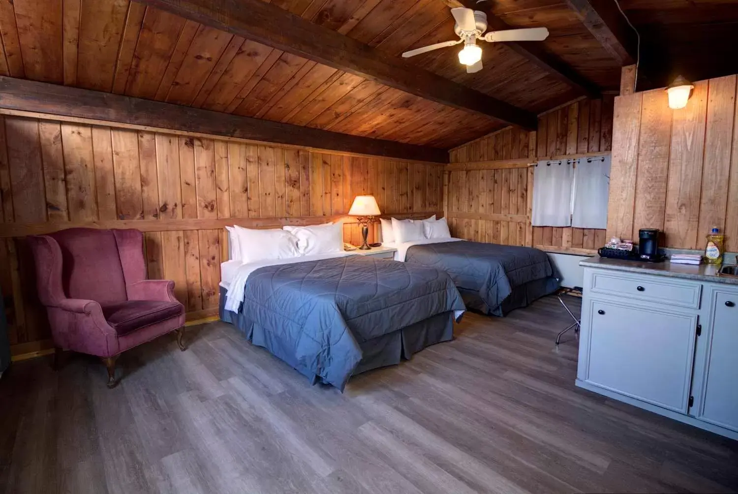 Standard Queen Room with Two Queen Beds in Old Orchard Inn Standard Queen Room with Two Queen Beds in Old Orchard Inn