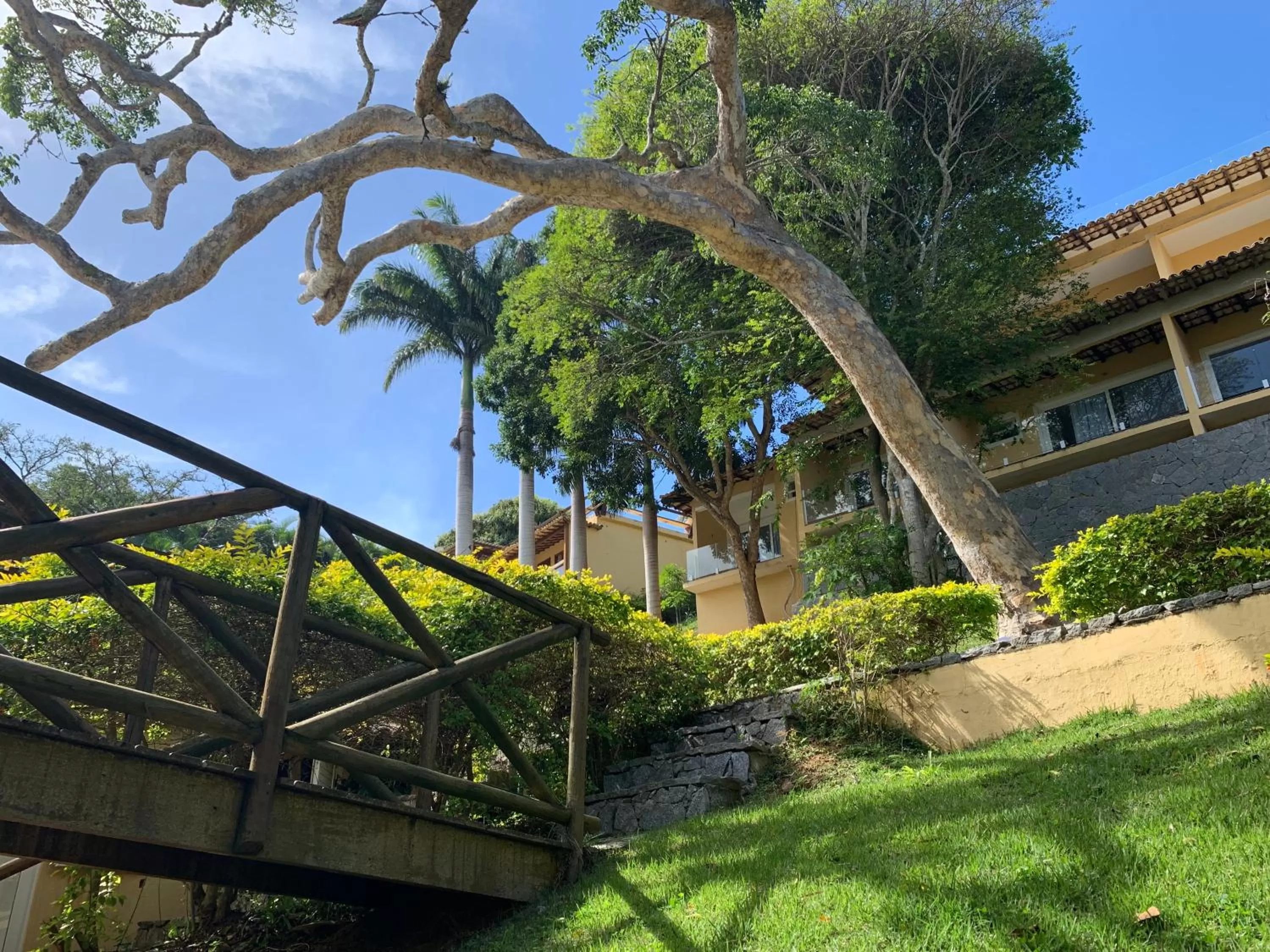 Property Building in Praia da Ferradurinha Guest House