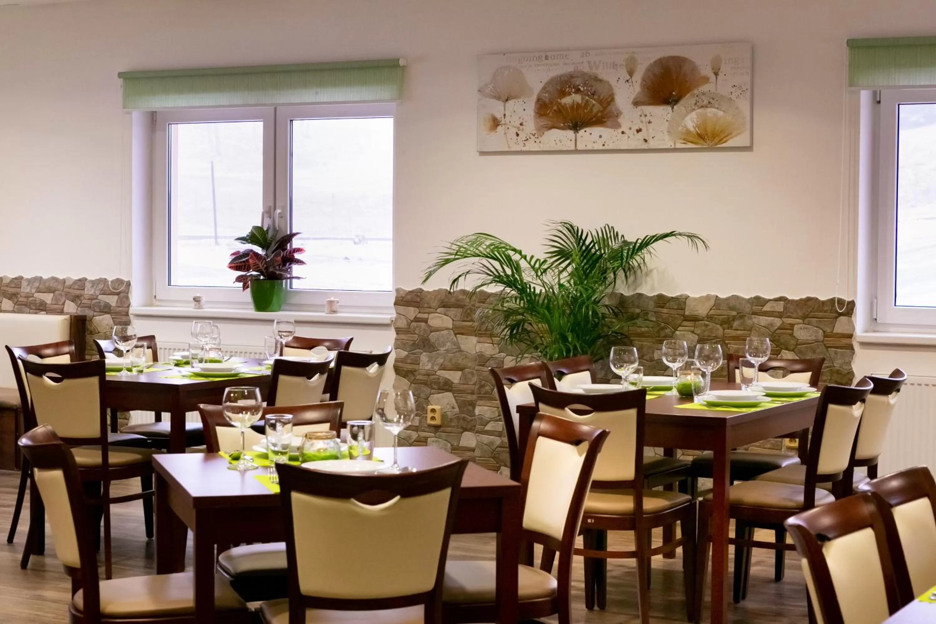 Restaurant/places to eat in Hotel Bon