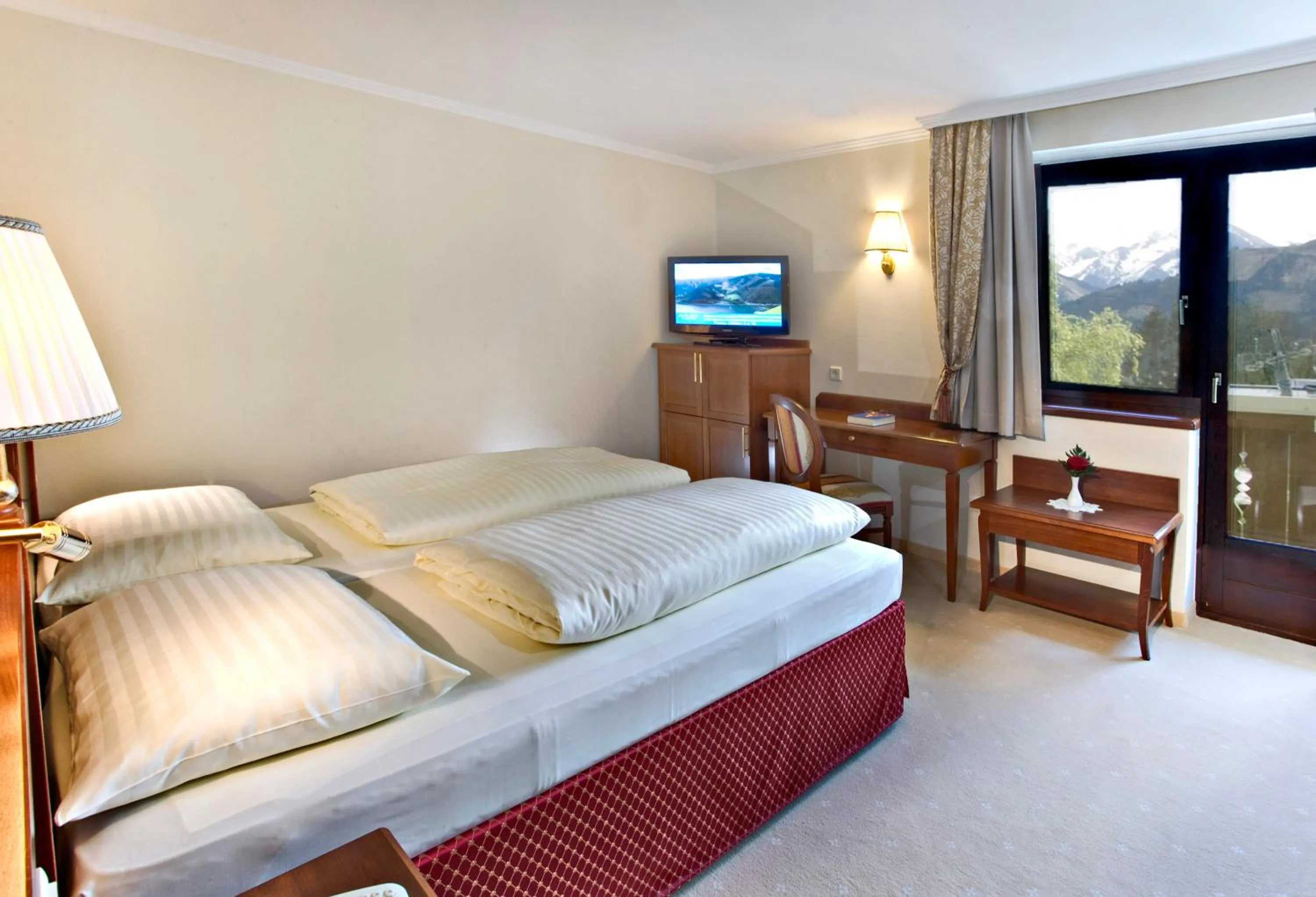 Photo of the whole room, Bed in Hotel Berner