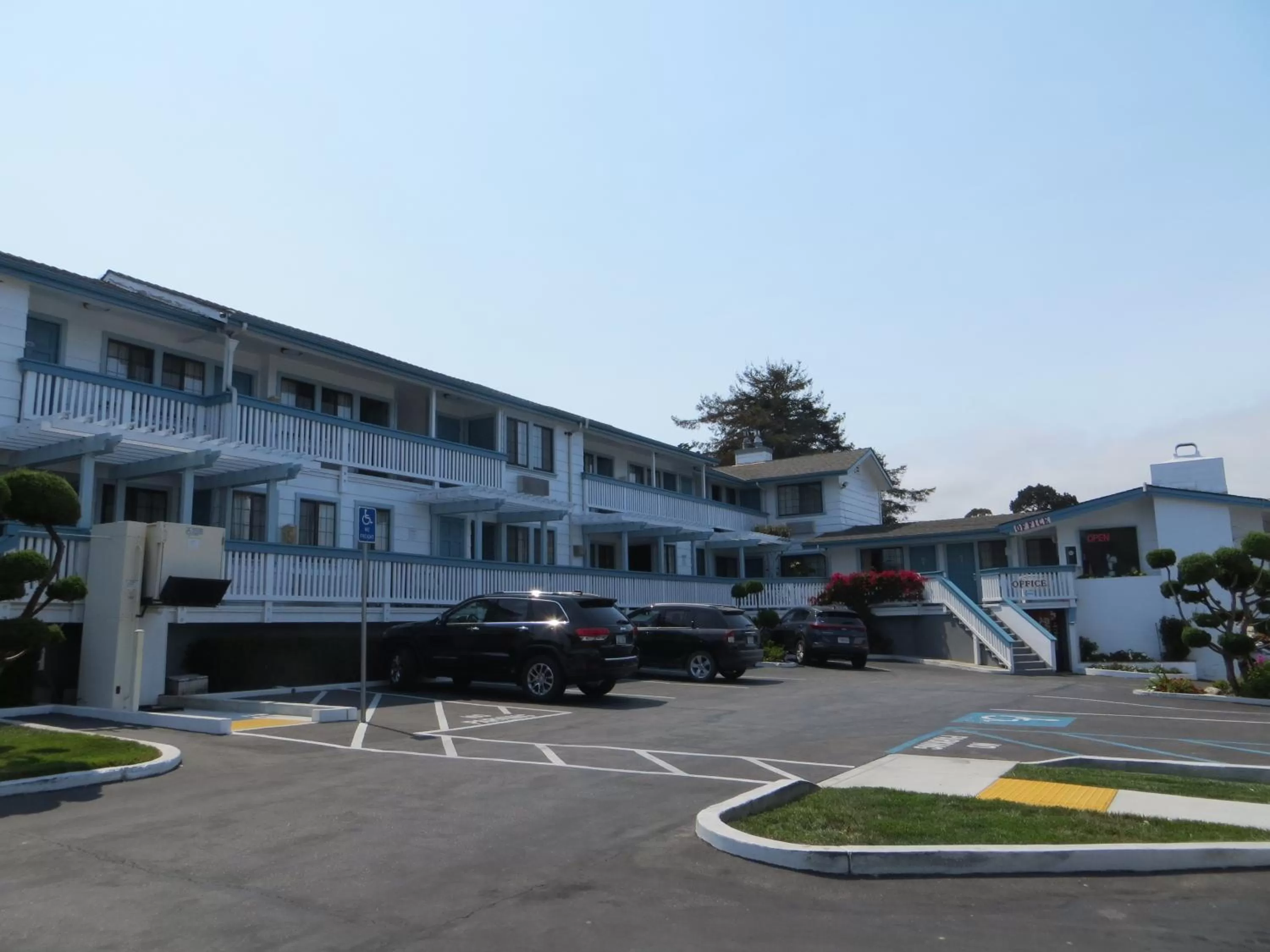 Property building in Arbor Inn Monterey
