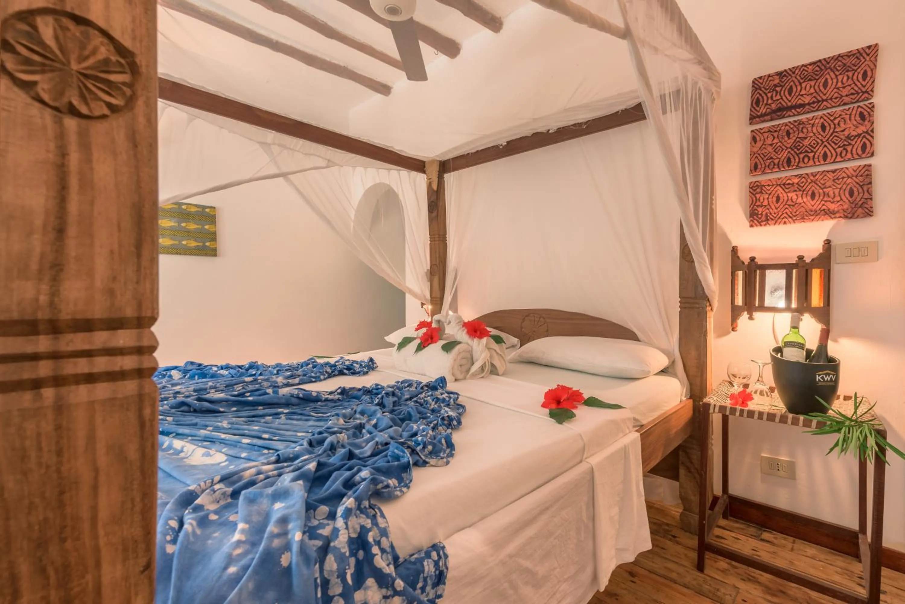 Bed in Hakuna Majiwe Beach Lodge