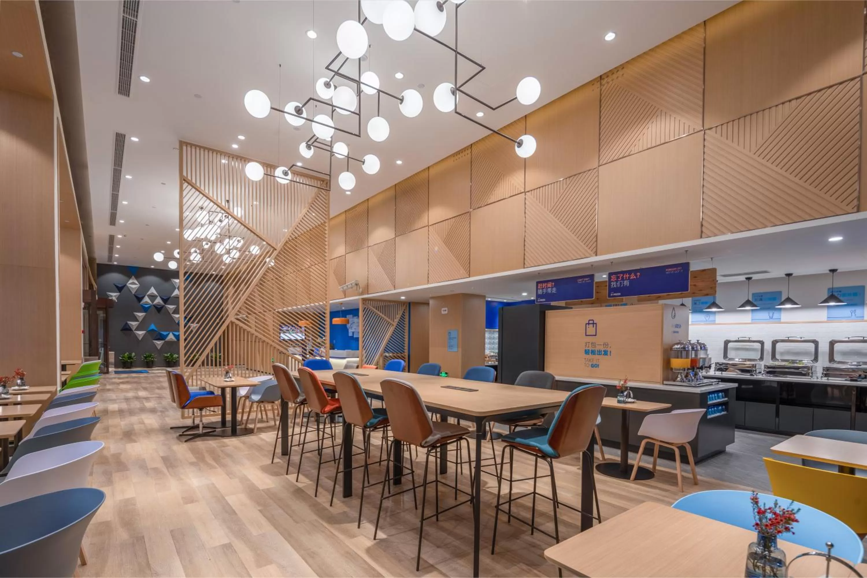 Restaurant/places to eat in Holiday Inn Express Ningbo City Center by IHG