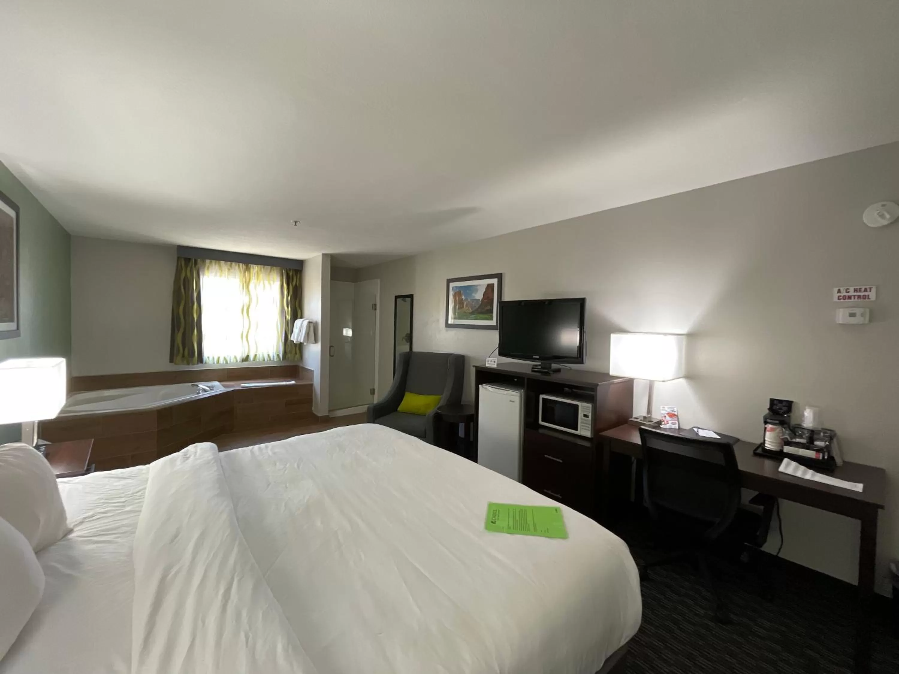 Shower, Bed in Wingate by Wyndham Cedar City