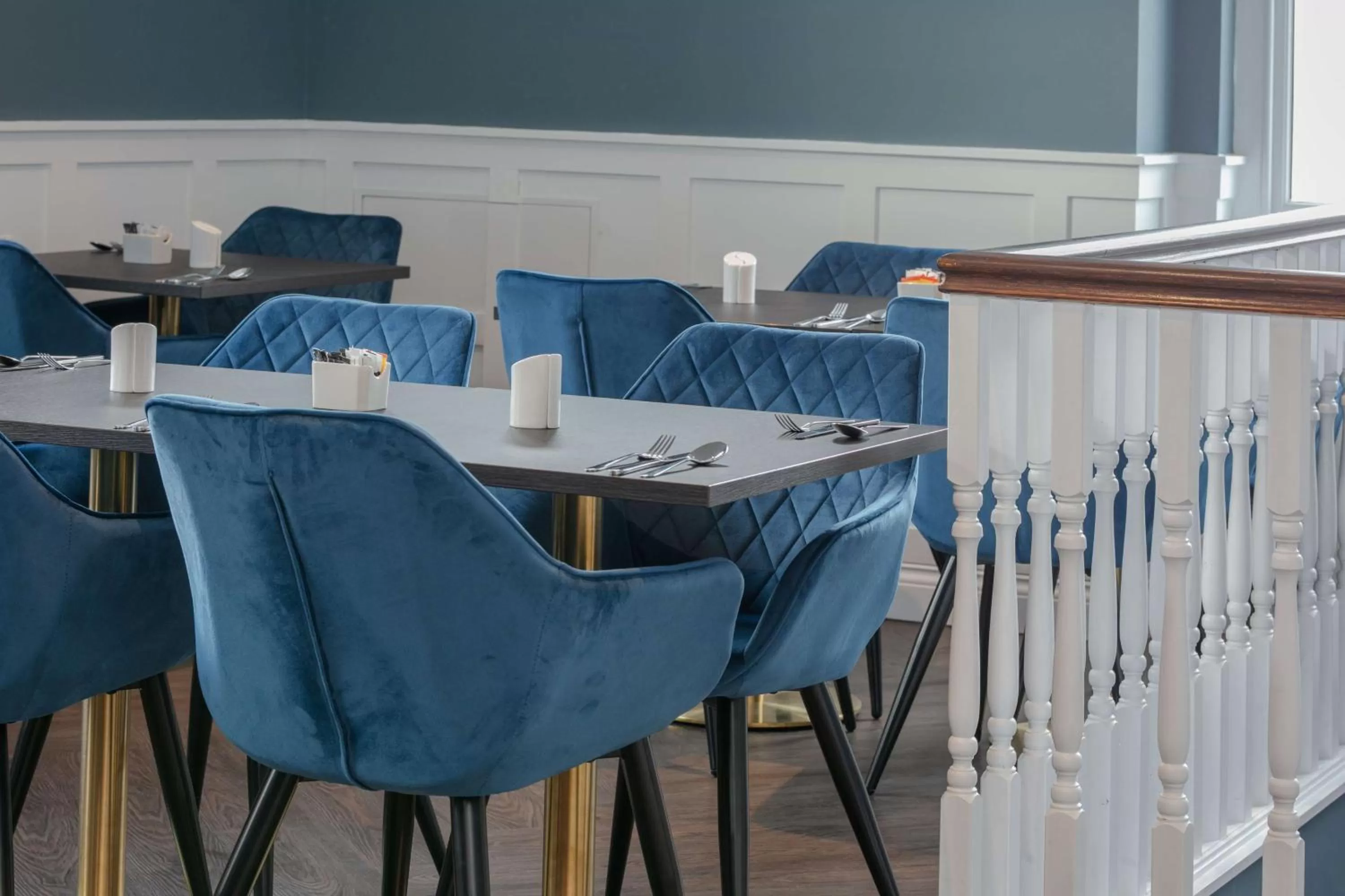 Restaurant/places to eat in Best Western Hotel 99