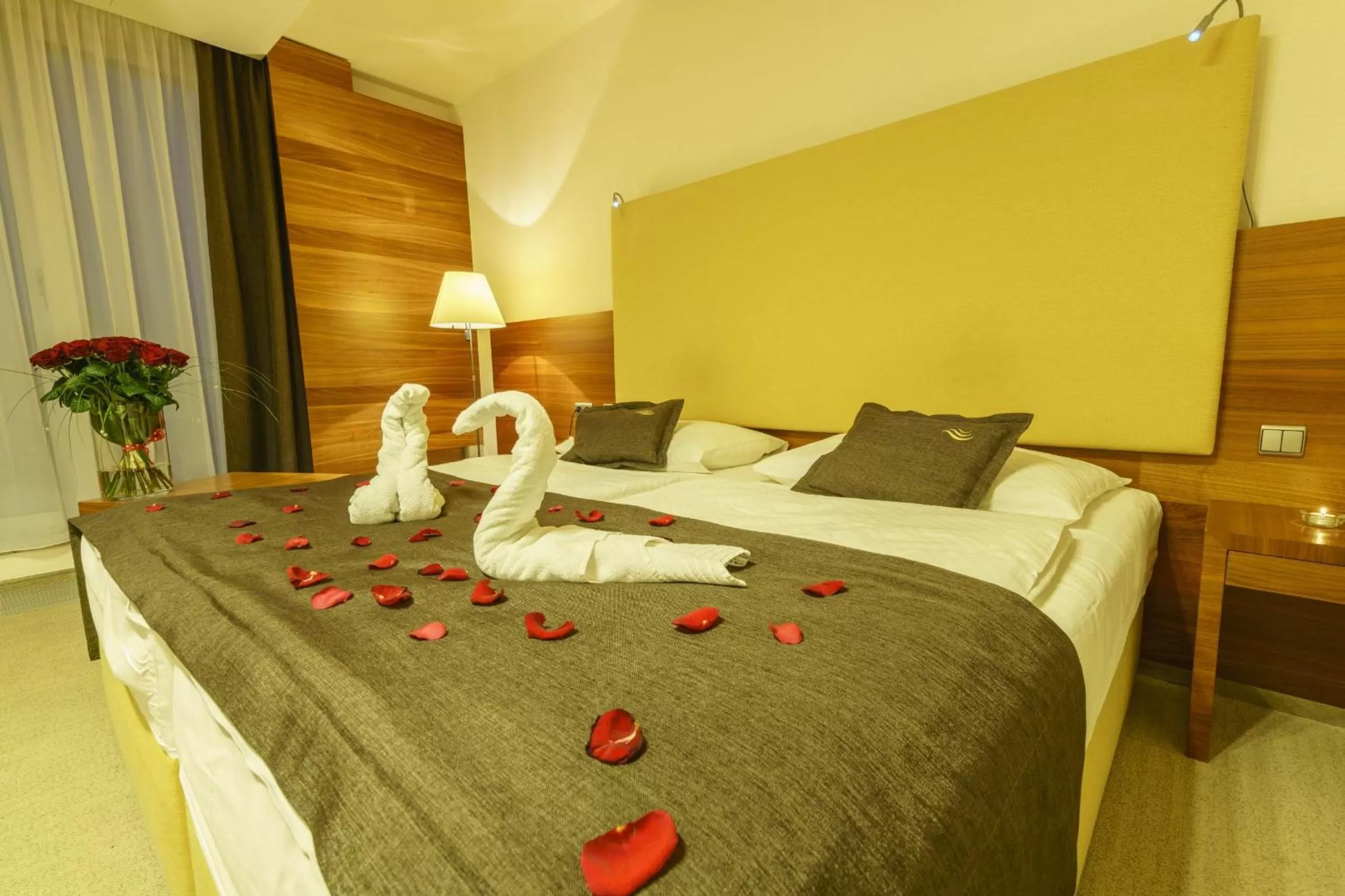 Bedroom, Bed in Hotel AquaCity Mountain View