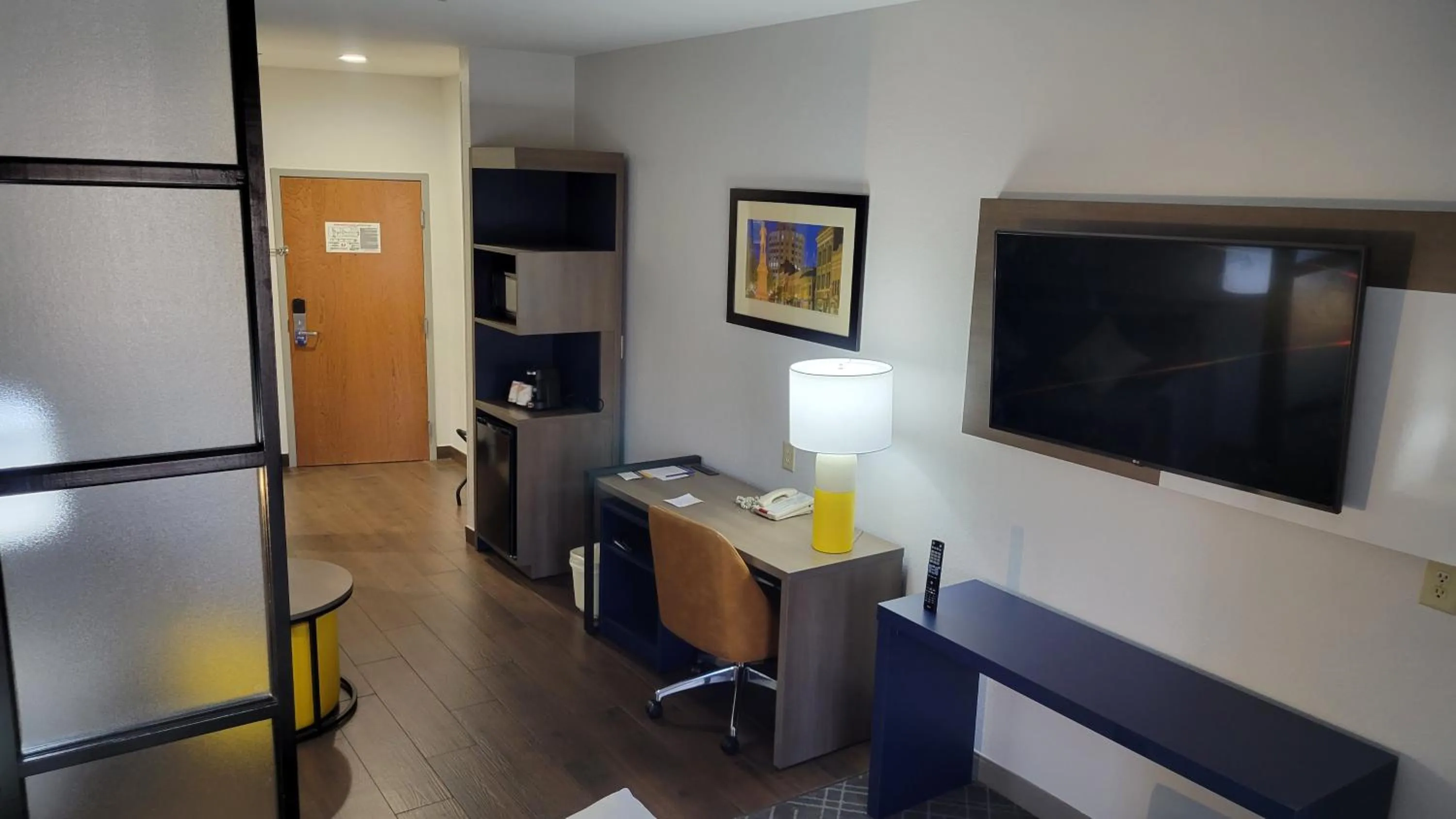 TV and multimedia in Comfort Suites Macon Northwest