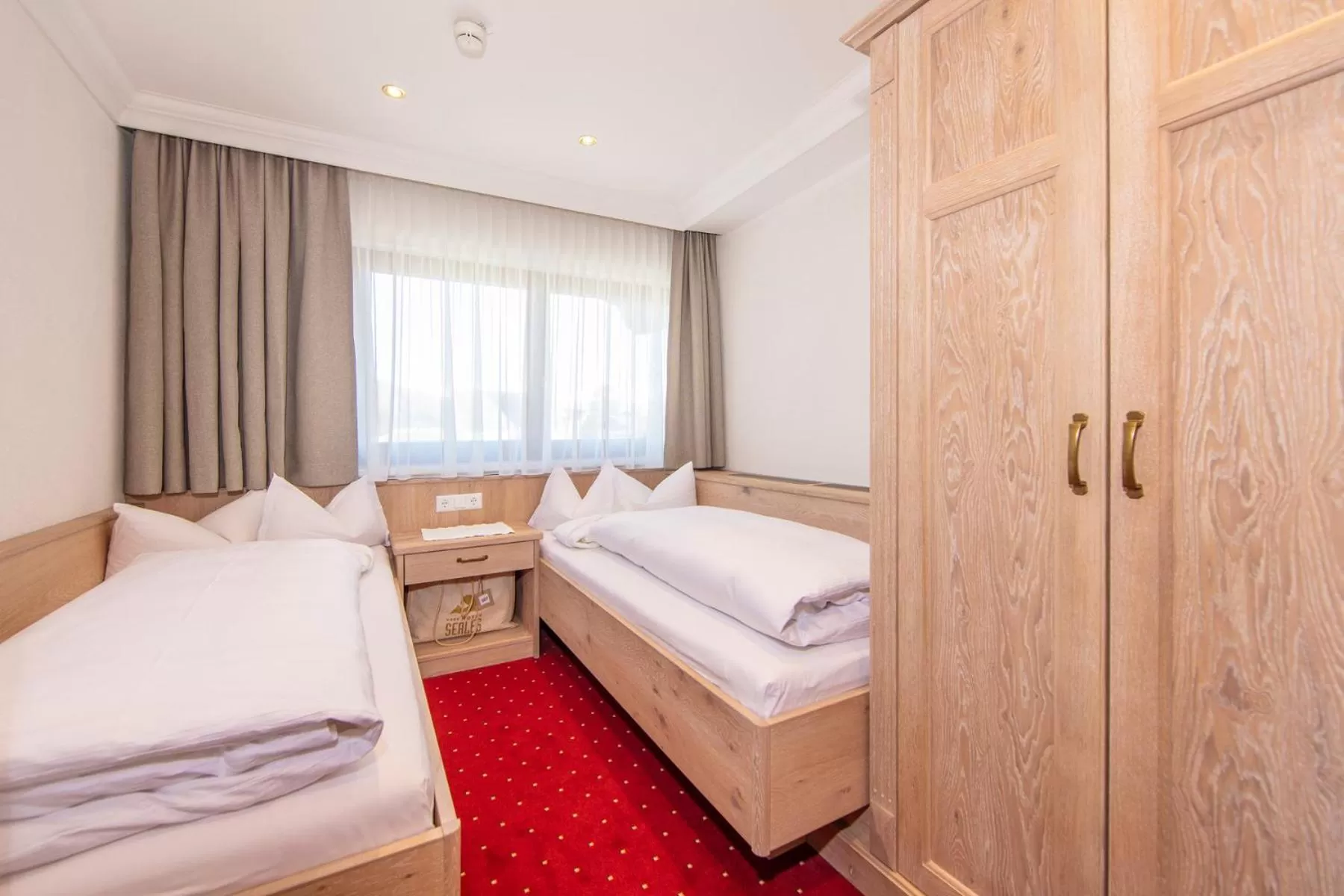 Bedroom, Bed in Hotel Serles