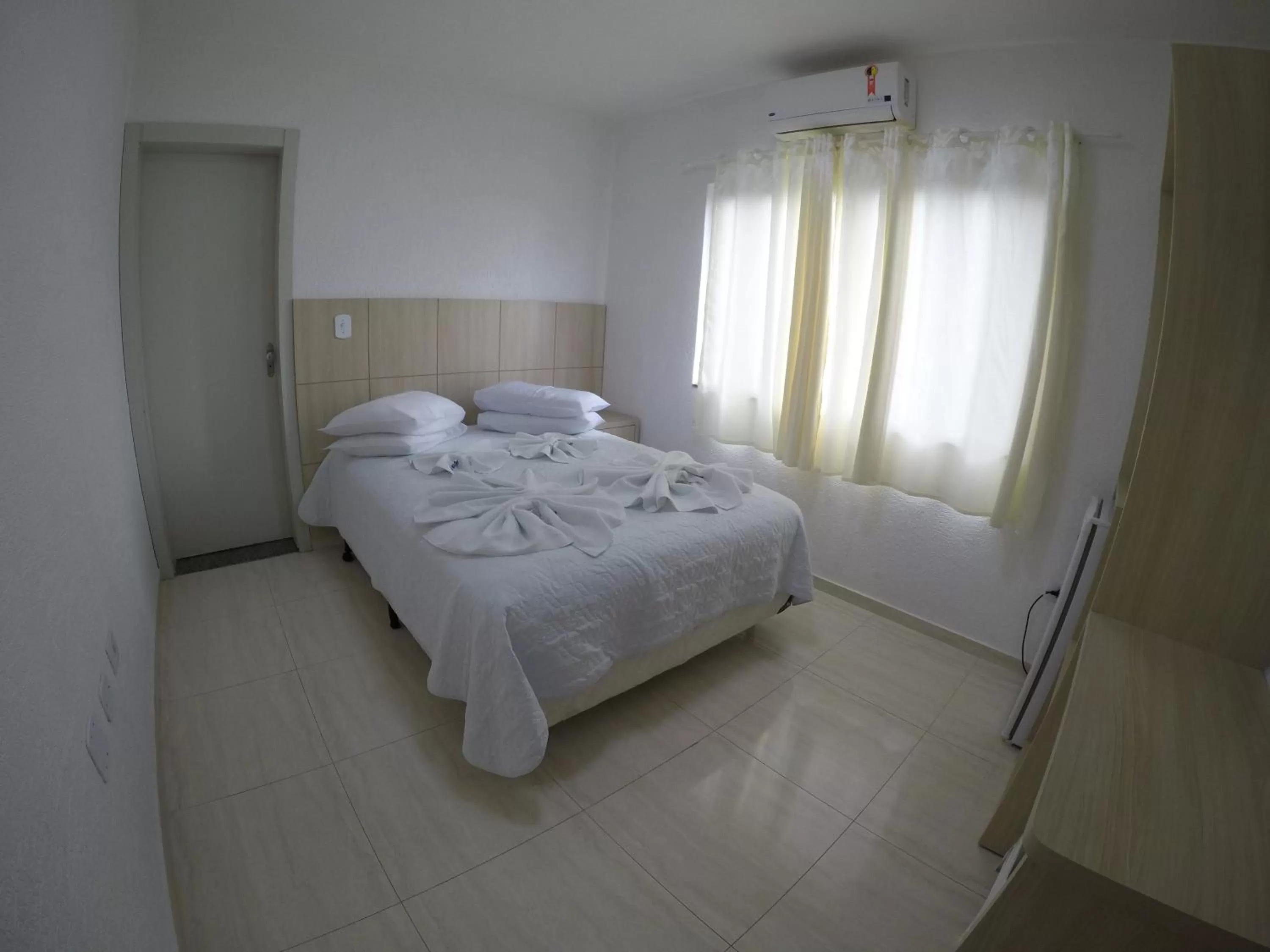 Photo of the whole room, Bed in Hotel Dove