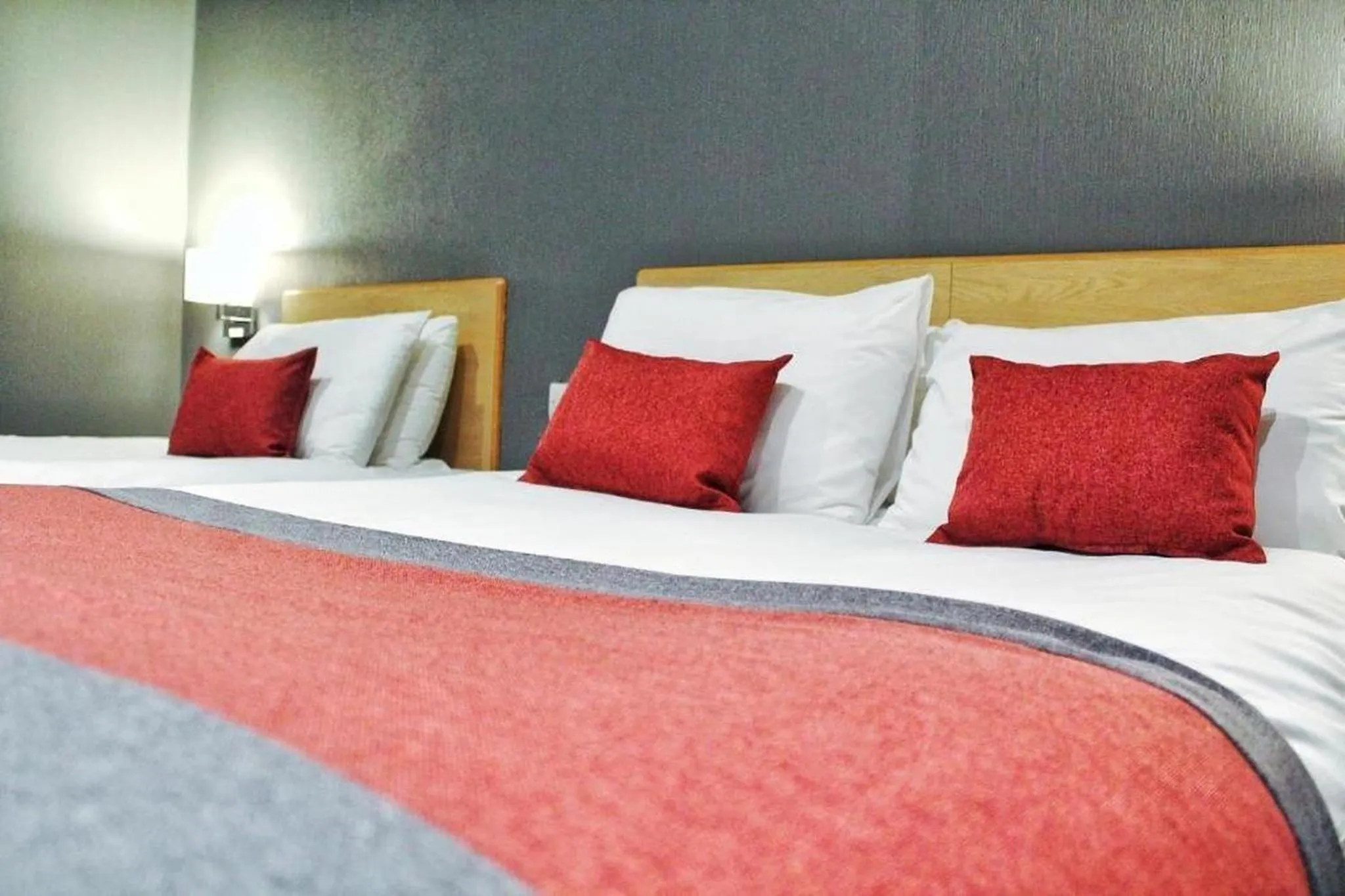 Bed in Devoncove Hotel Glasgow