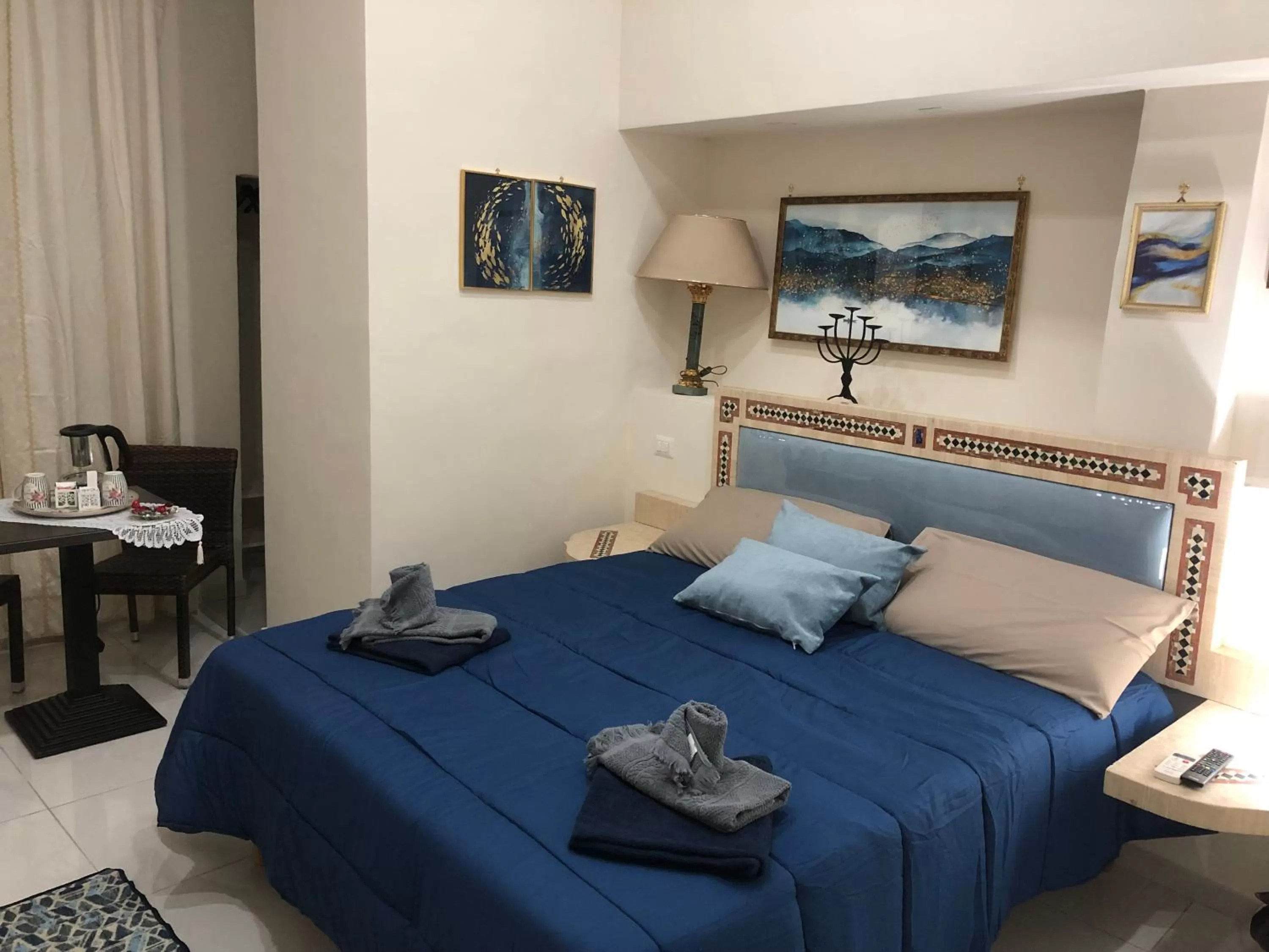 Photo of the whole room, Bed in cavour 58