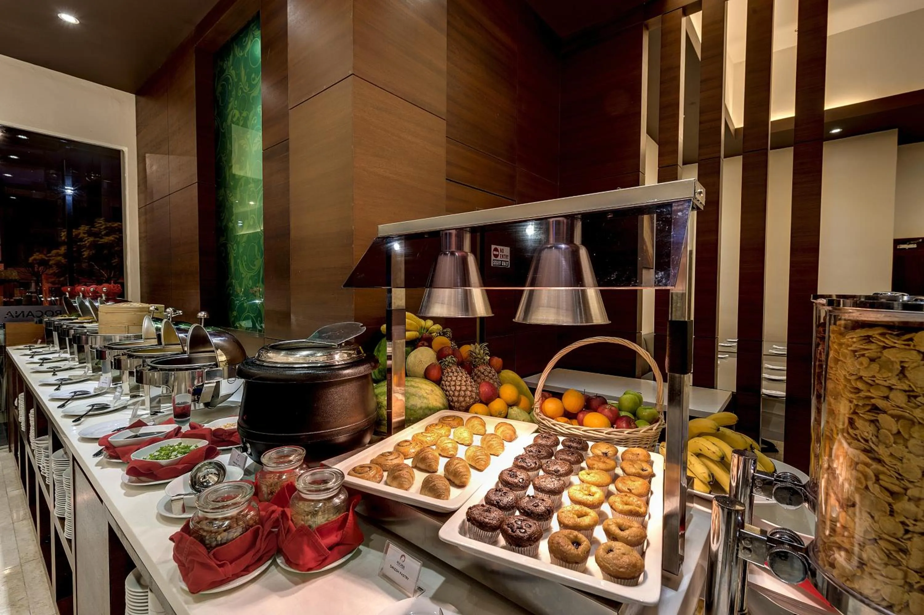 Food in Rocana Hotel