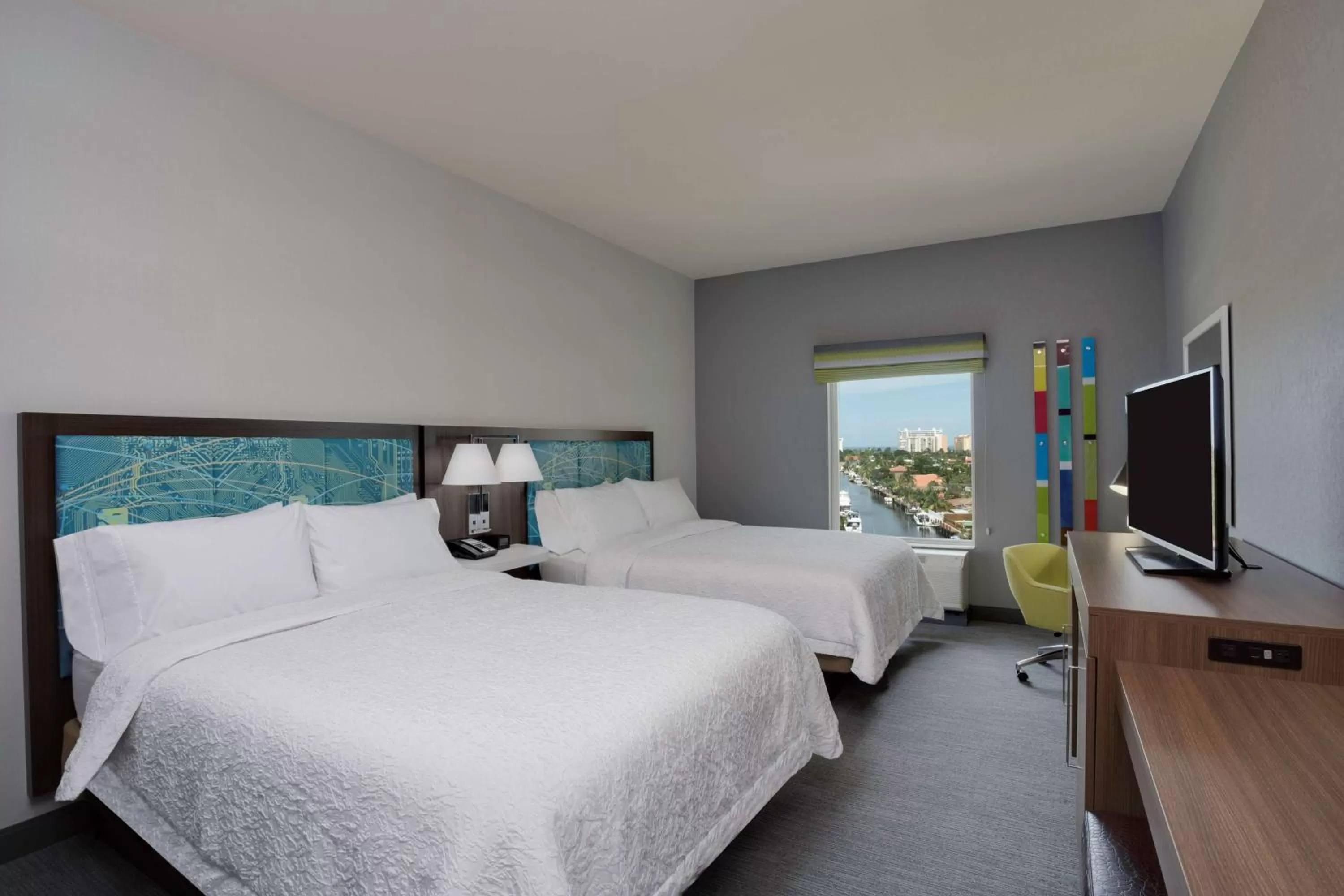 Bed in Hampton Inn Fort Lauderdale Pompano Beach