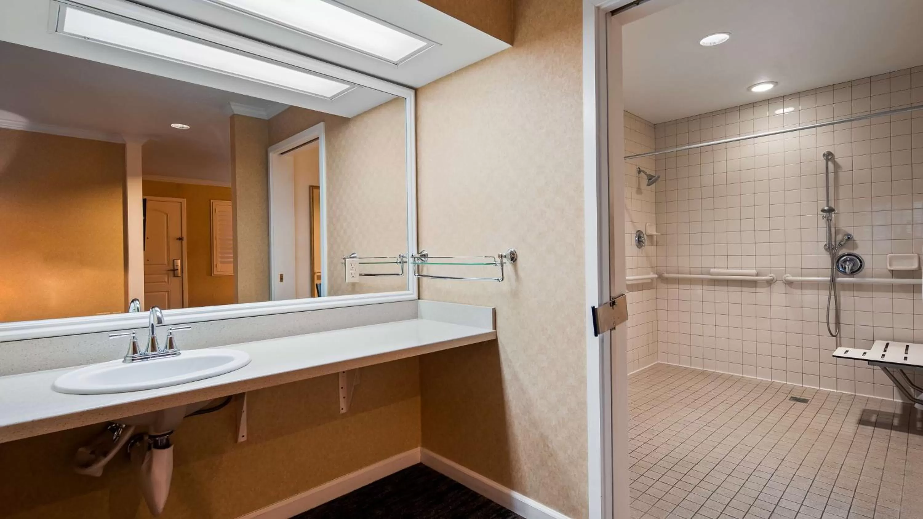 Bathroom in Best Western Plus Humboldt Bay Inn