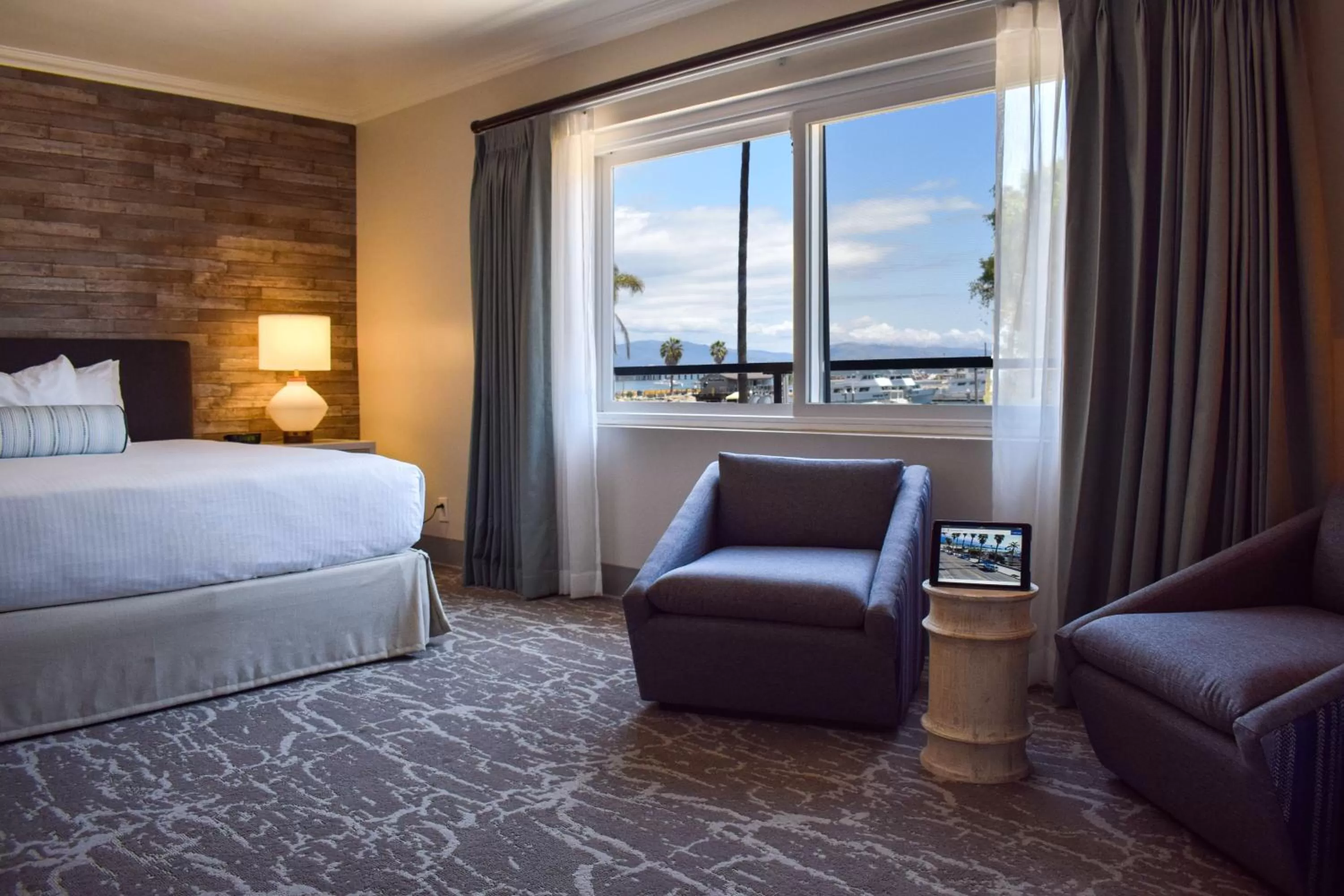 Sea view, Bed in Beachside Inn