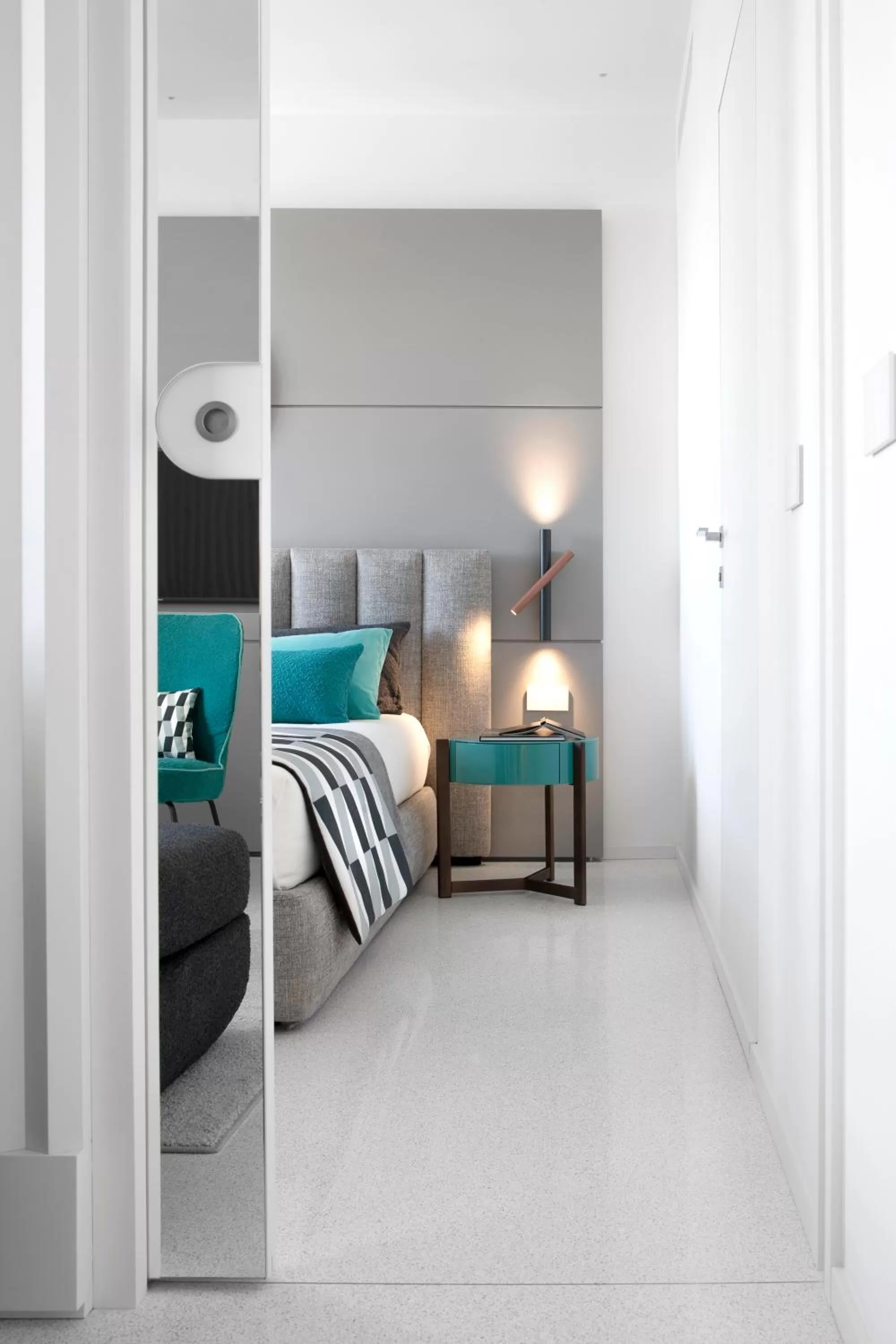 Photo of the whole room, Bed in Hotel Plaza e de Russie - Relais & Châteaux