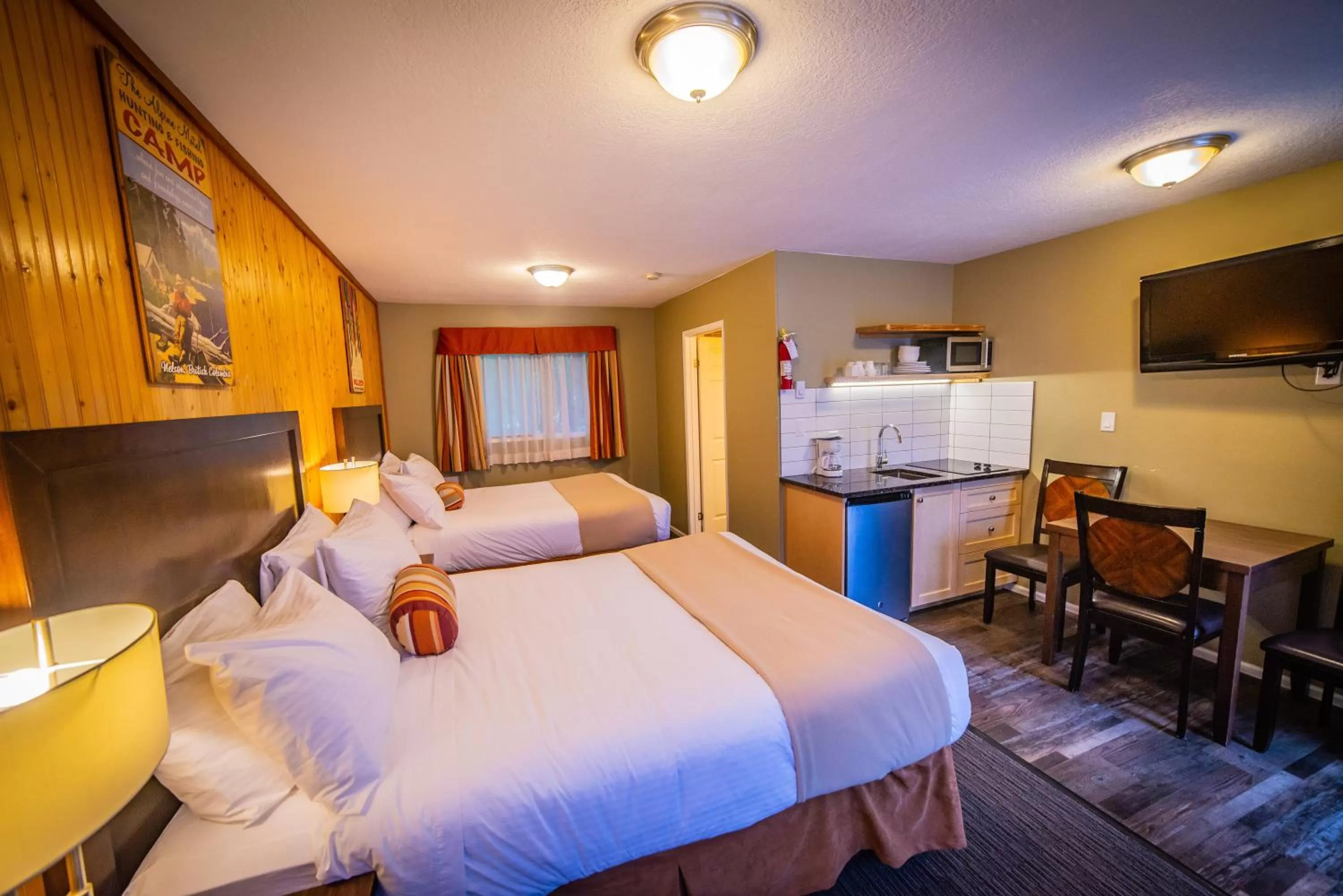 Photo of the whole room, Bed in Alpine Inn & Suites
