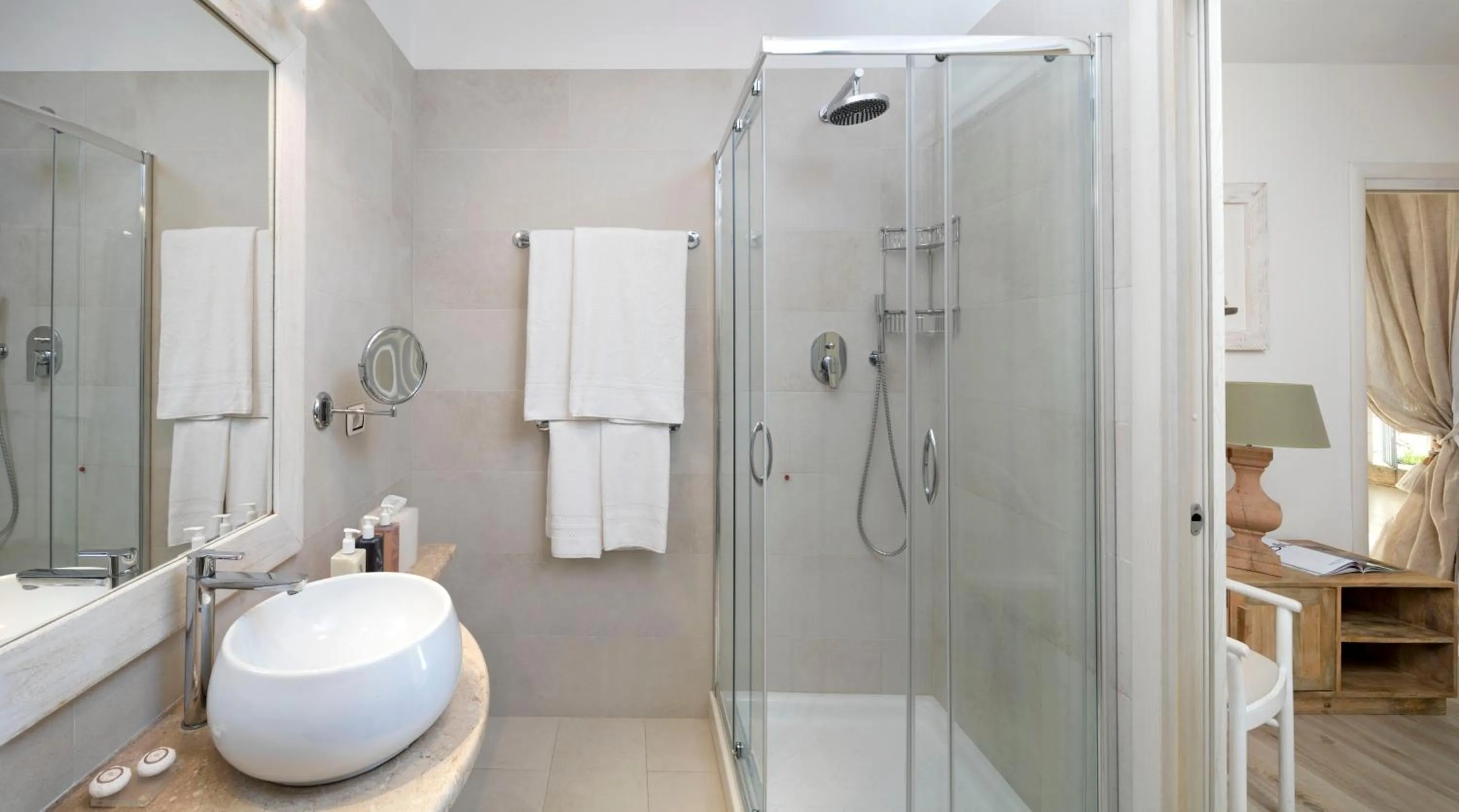 Shower in Gabbiano Azzurro Hotel & Suites