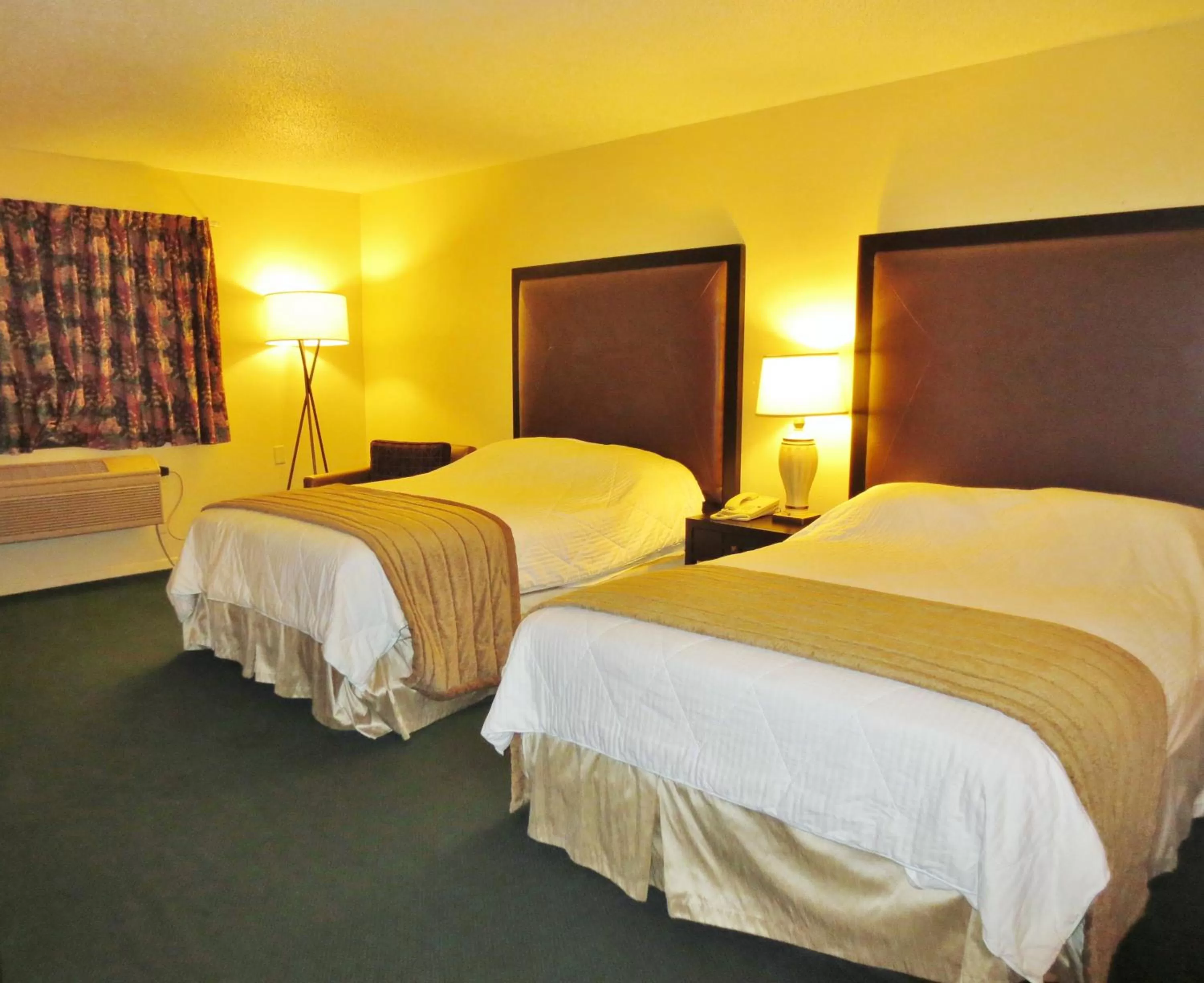 Bed in Americas Best Value Inn Webster City
