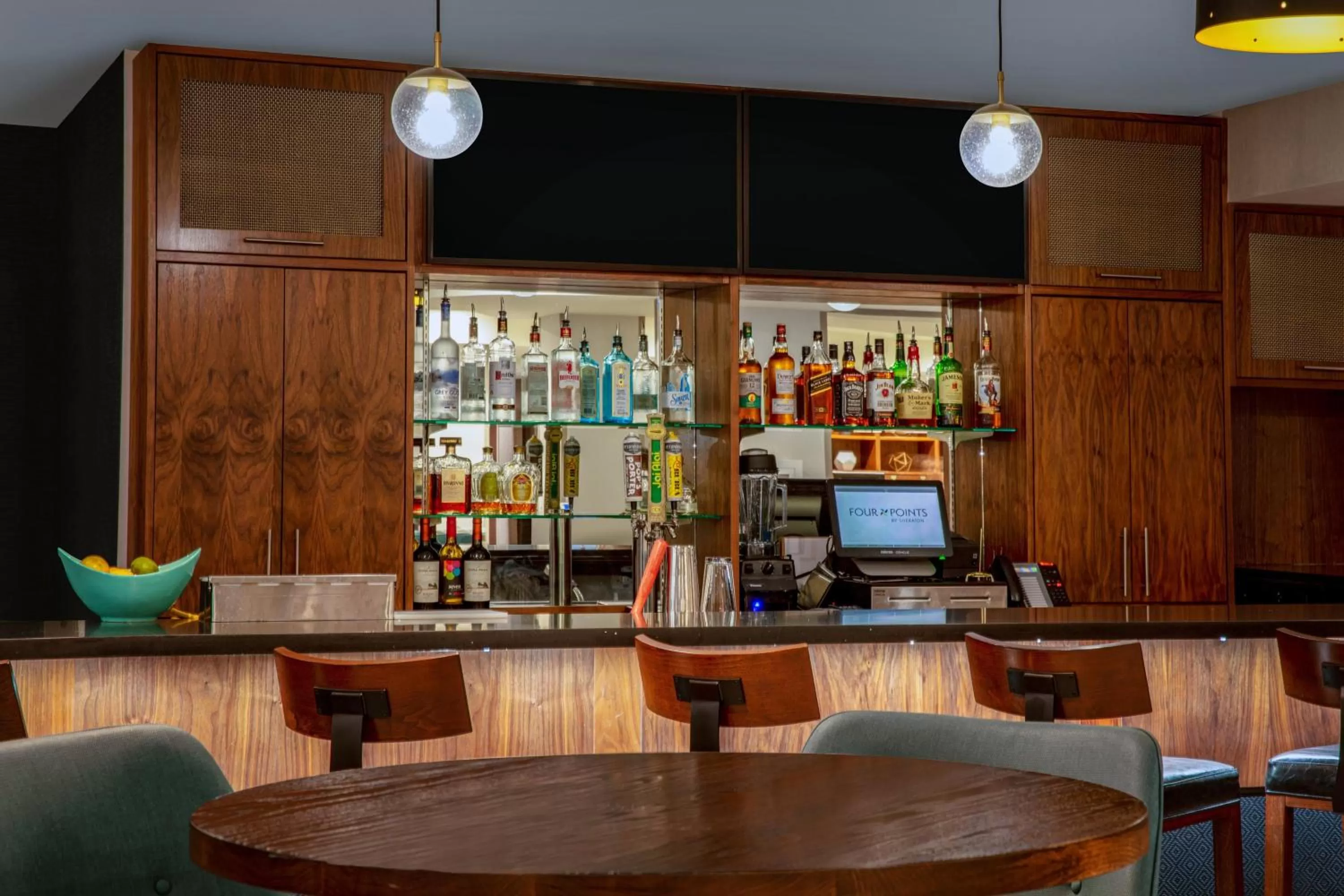 Lounge or bar in Four Points by Sheraton Fort Lauderdale Airport - Dania Beach