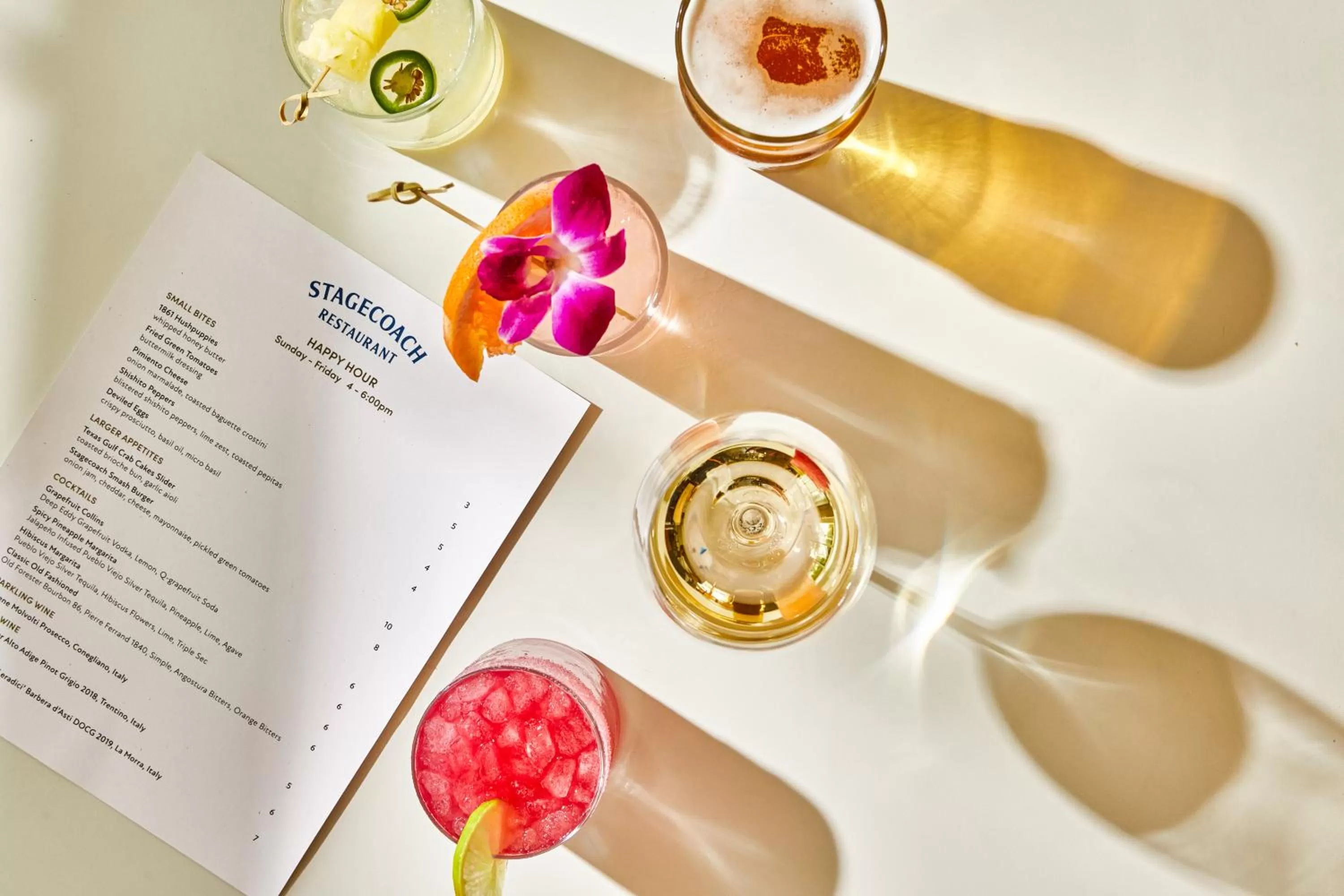 Lounge or bar in Stagecoach Inn