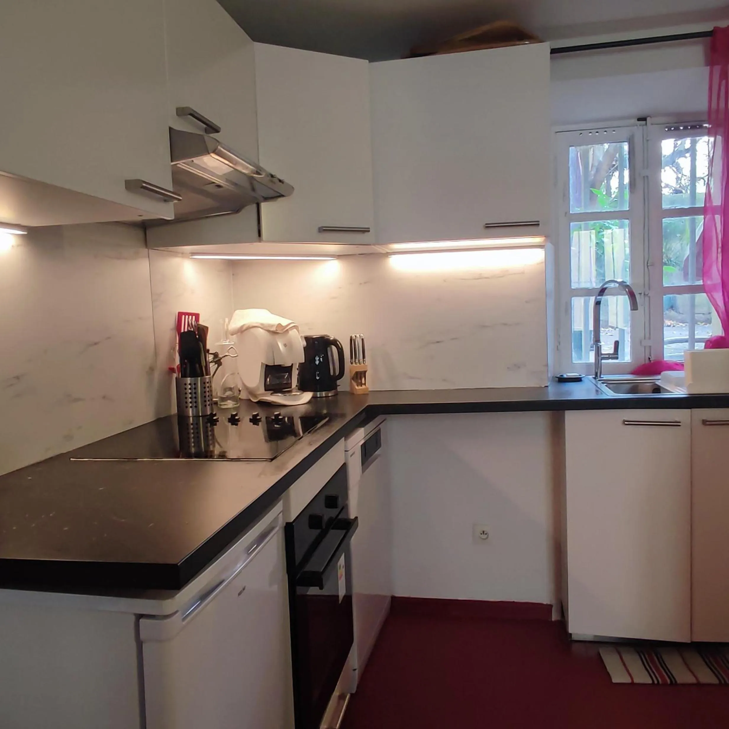 Kitchen or kitchenette, Kitchen/Kitchenette in Precheurs Studios