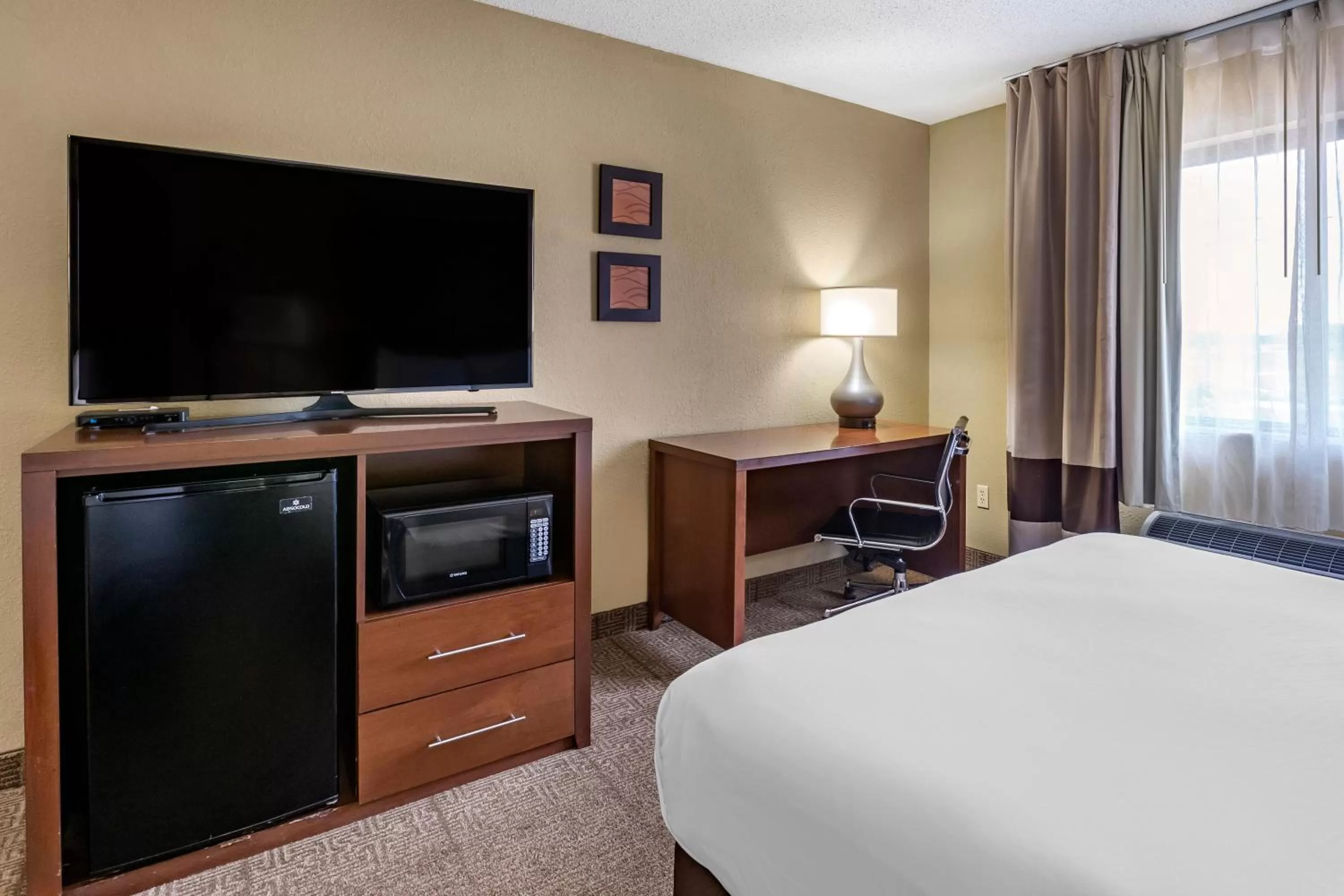 Bed in Comfort Inn Moline - Quad Cities