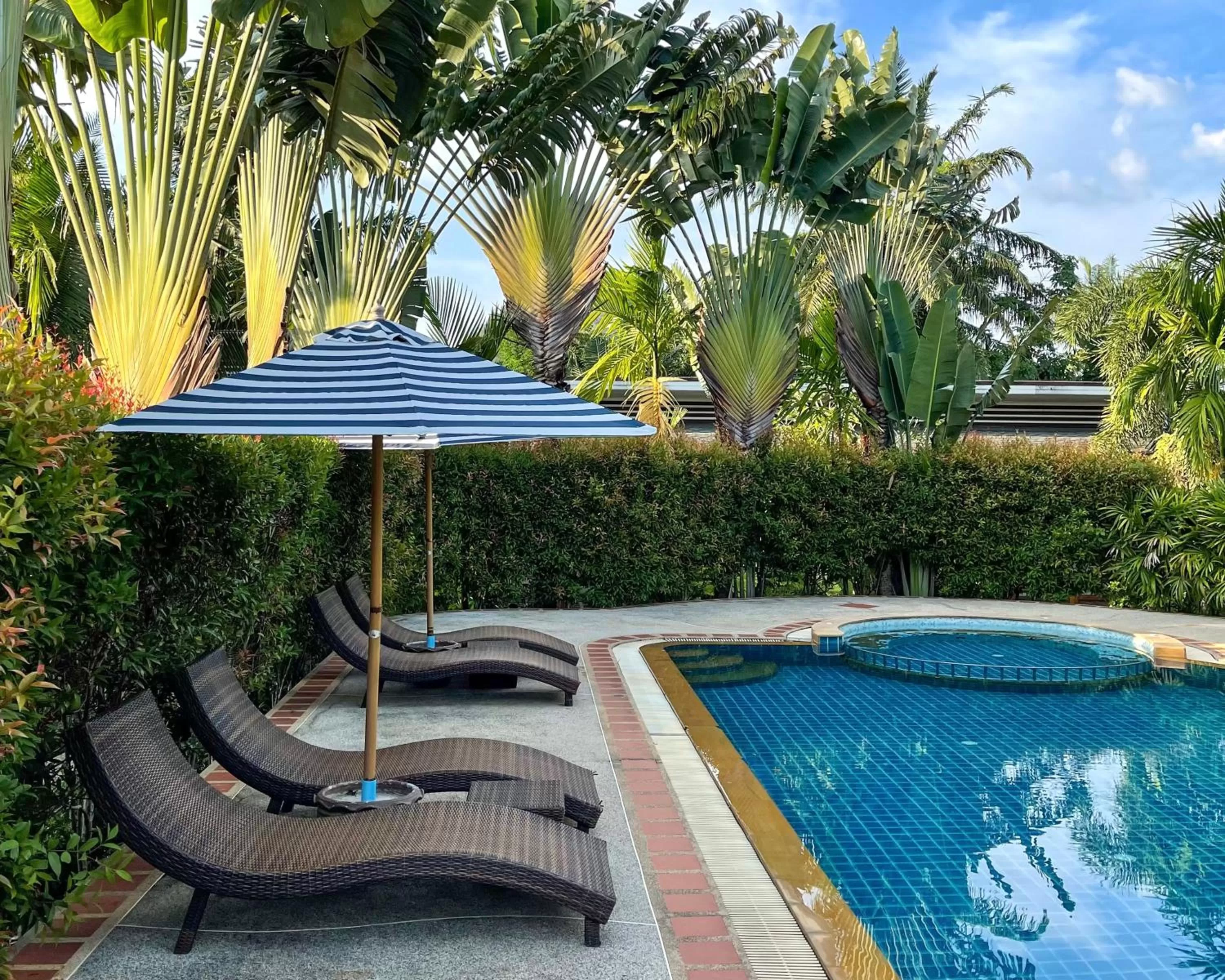 Swimming pool in Phuvara Boutique Aonang