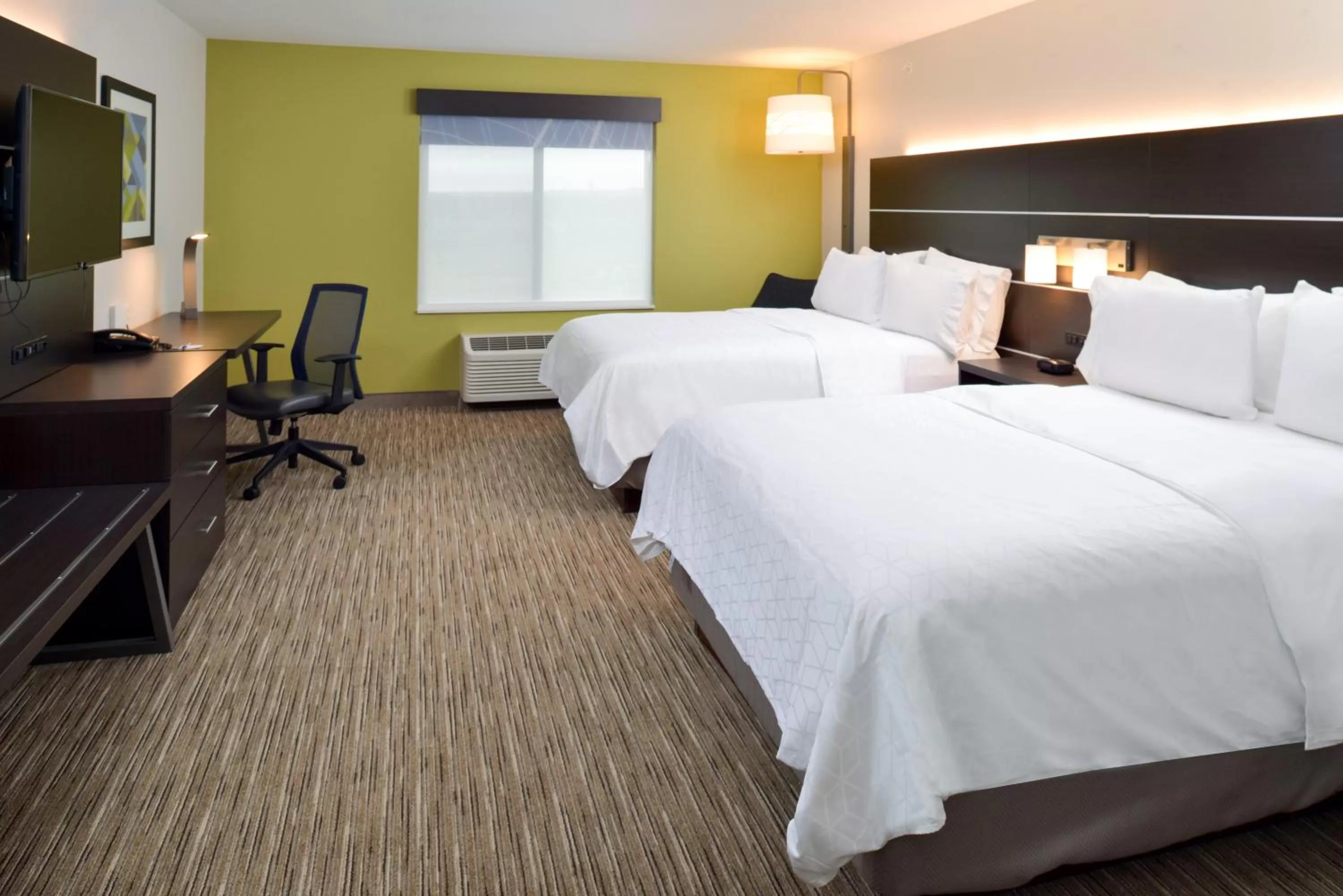 Photo of the whole room, Bed in Holiday Inn Express & Suites Pueblo by IHG