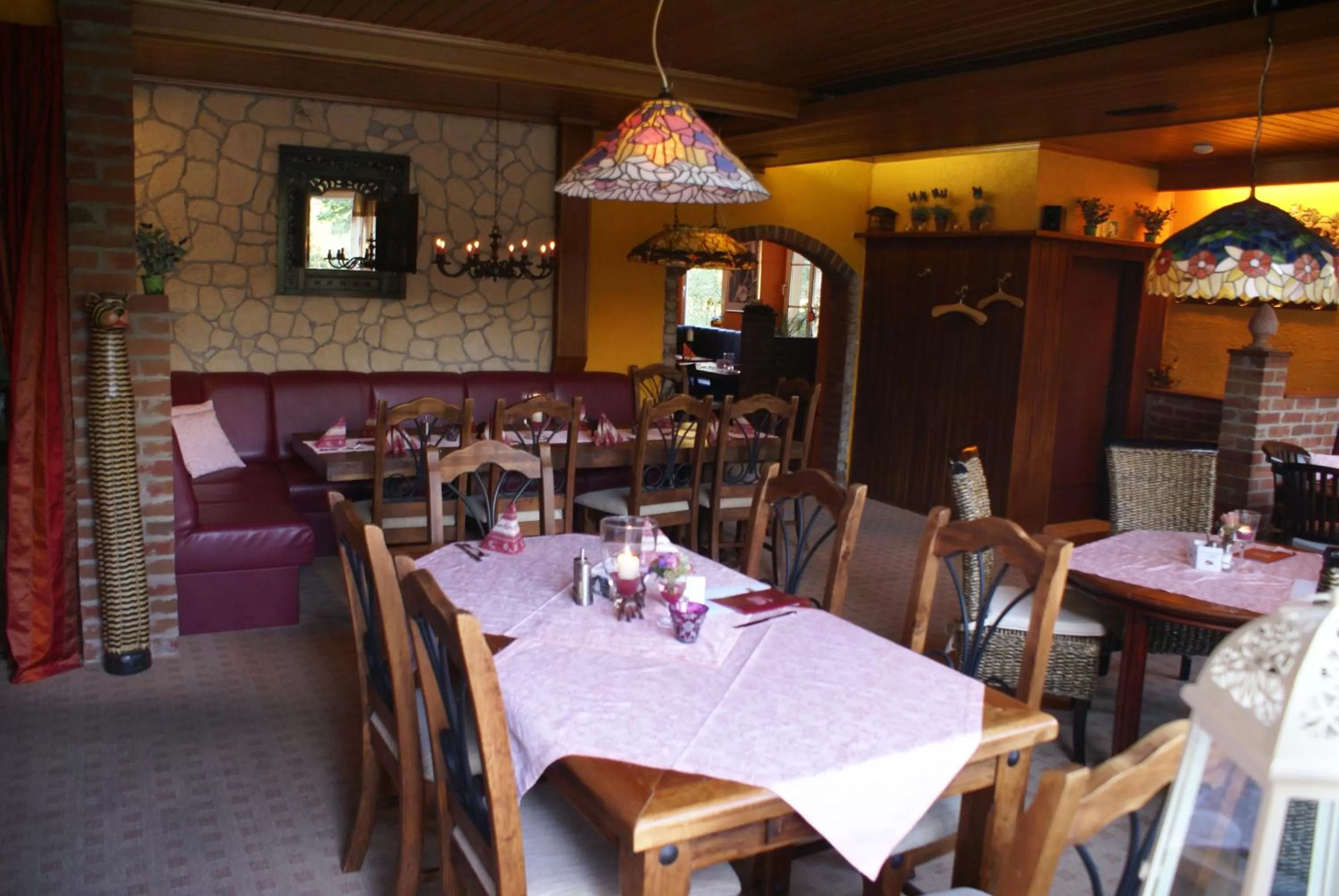 Restaurant/places to eat in Hotel Elfenberg