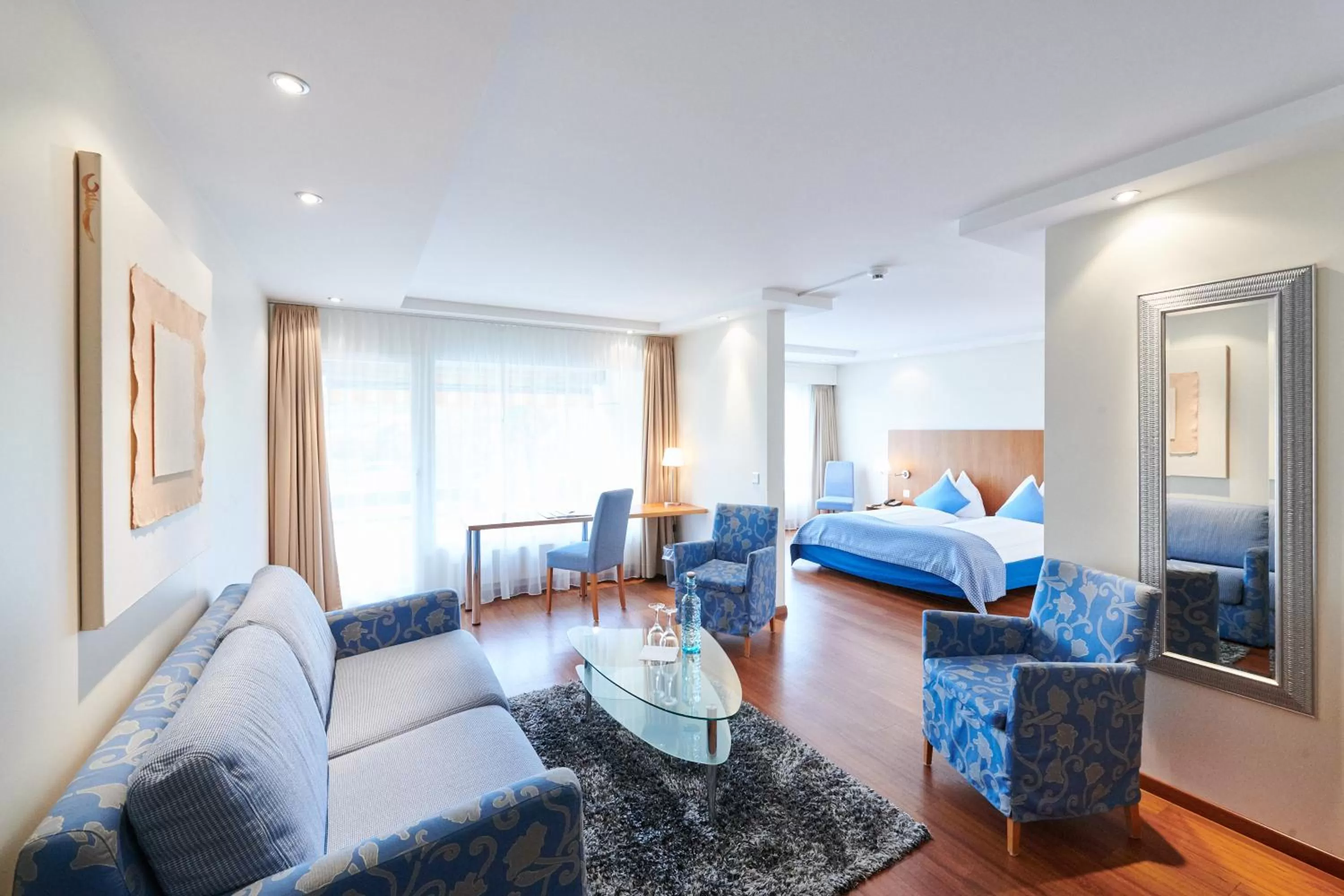 Photo of the whole room, Bed in Hotel Holiday Thun