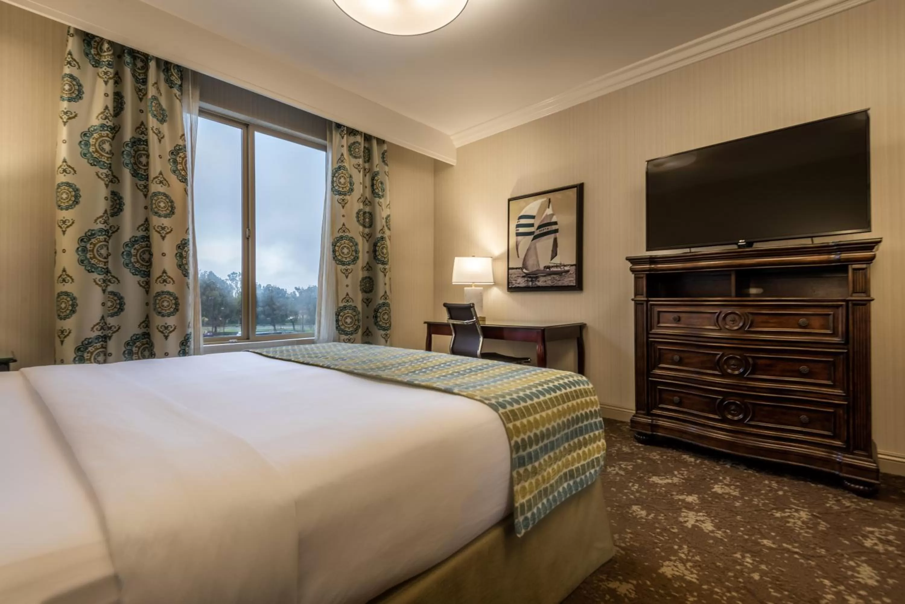 Bedroom, Bed in Ayres Hotel Seal Beach - Cypress