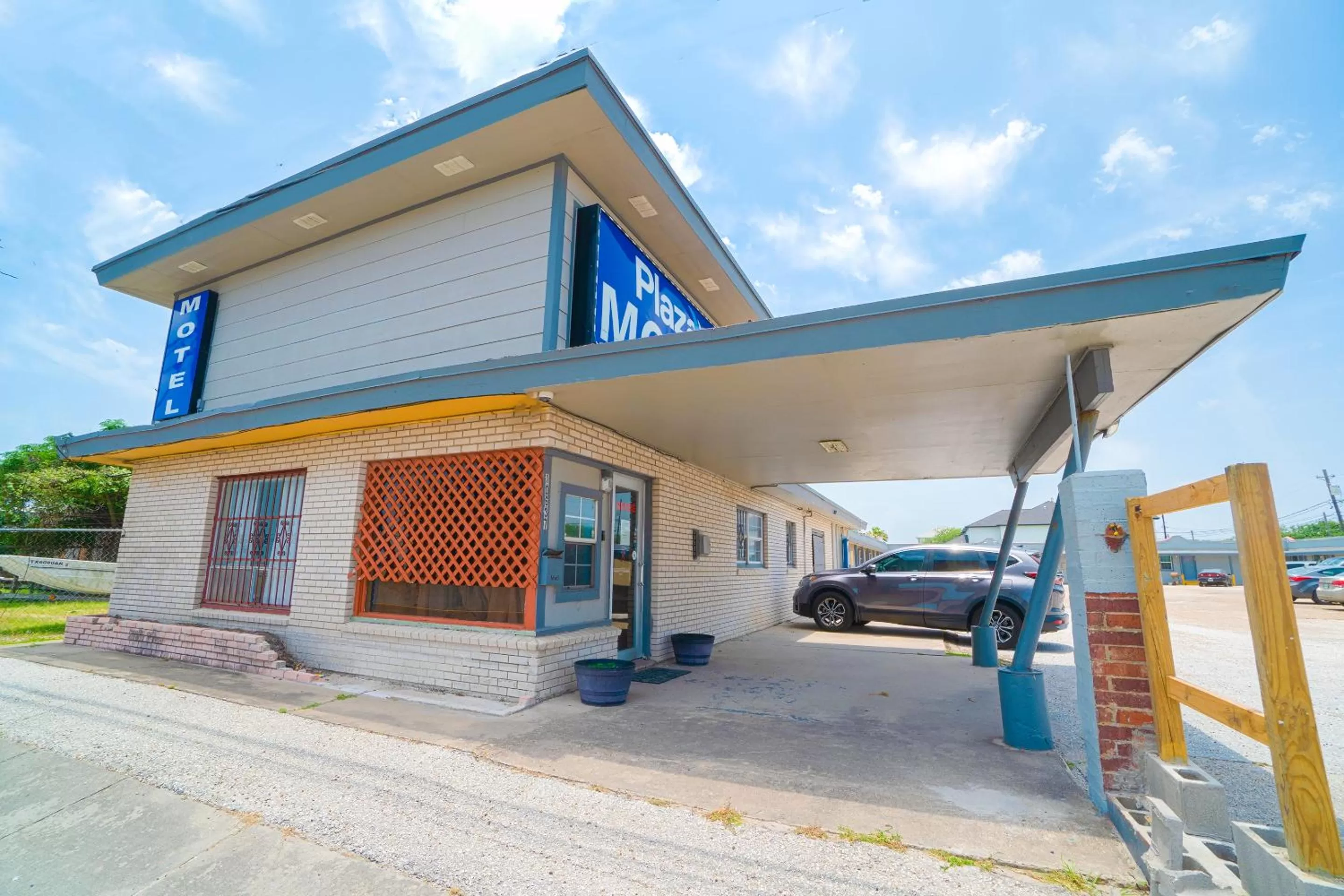 Property building in Plaza Motel Corpus Christi by OYO
