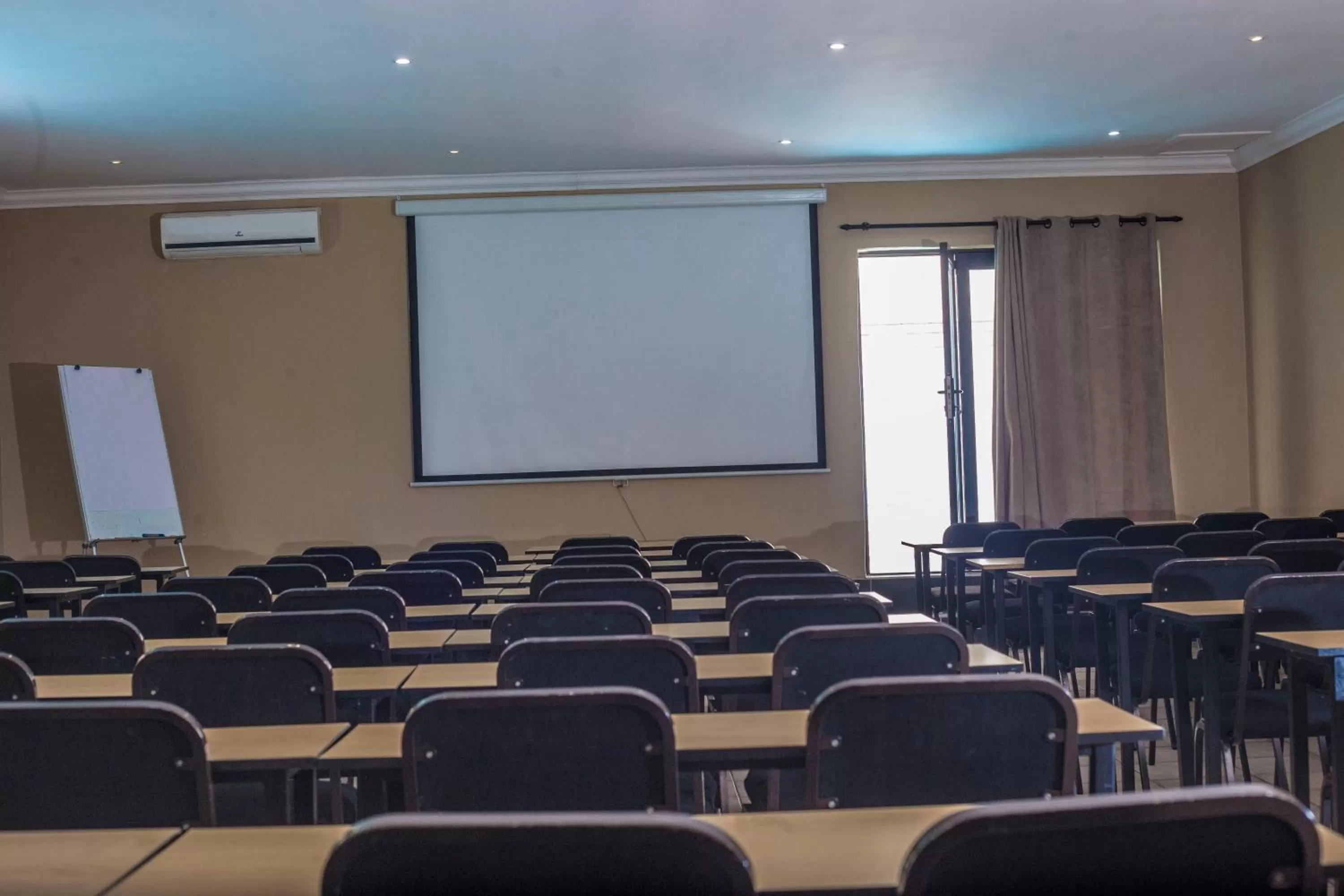 Meeting/conference room in Coyotes Hotel & Conference Centre