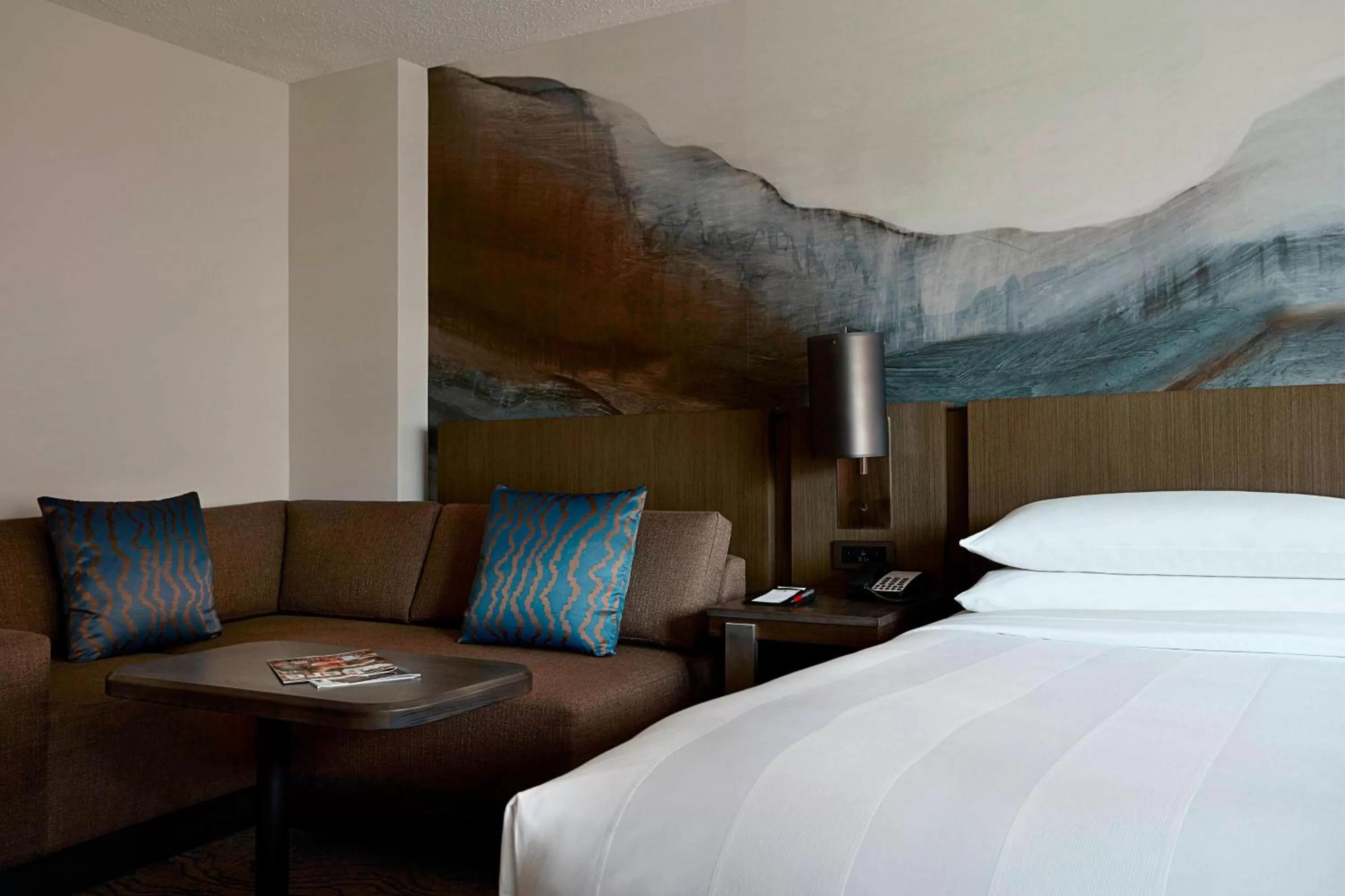 Photo of the whole room, Bed in Calgary Marriott Downtown Hotel