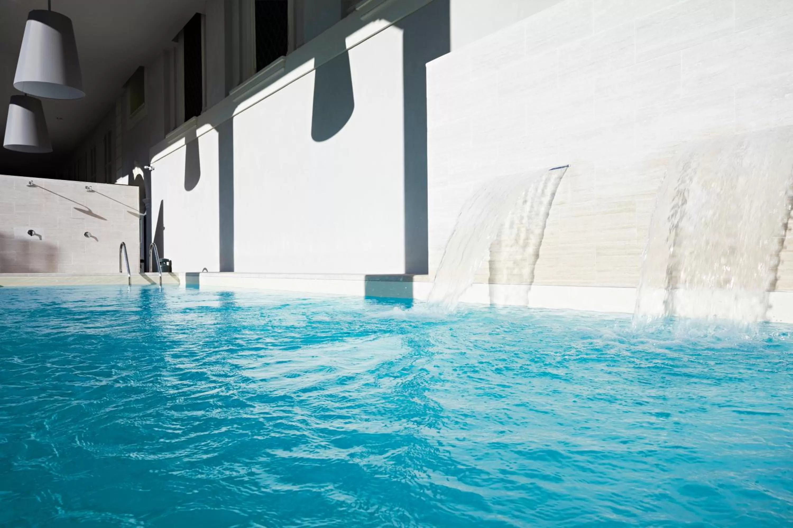 Swimming pool in Hotel The Building