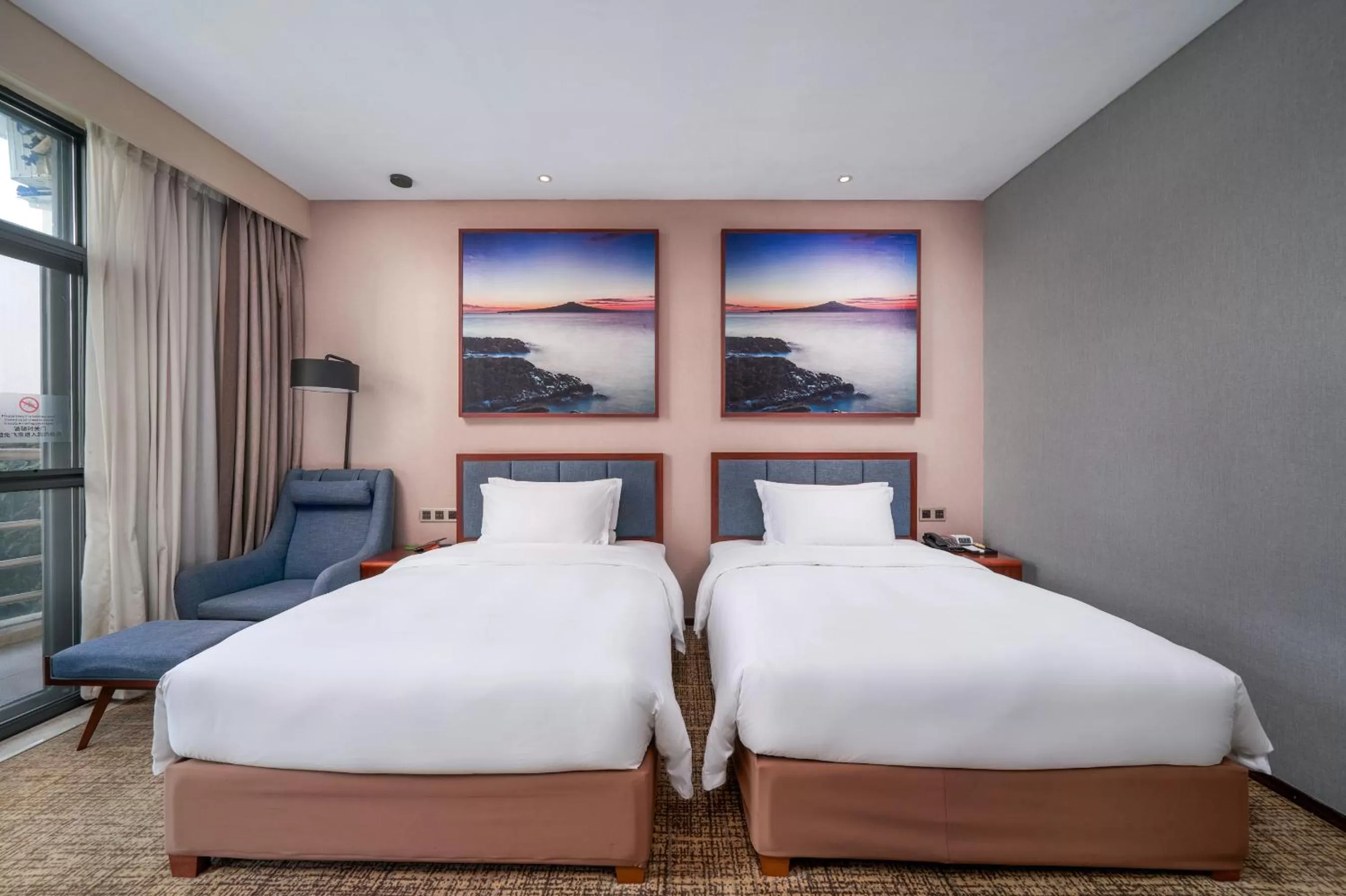 Photo of the whole room, Bed in Ausotel Smart Baiyun International Airport T2-Free 24-hour airport pick-up